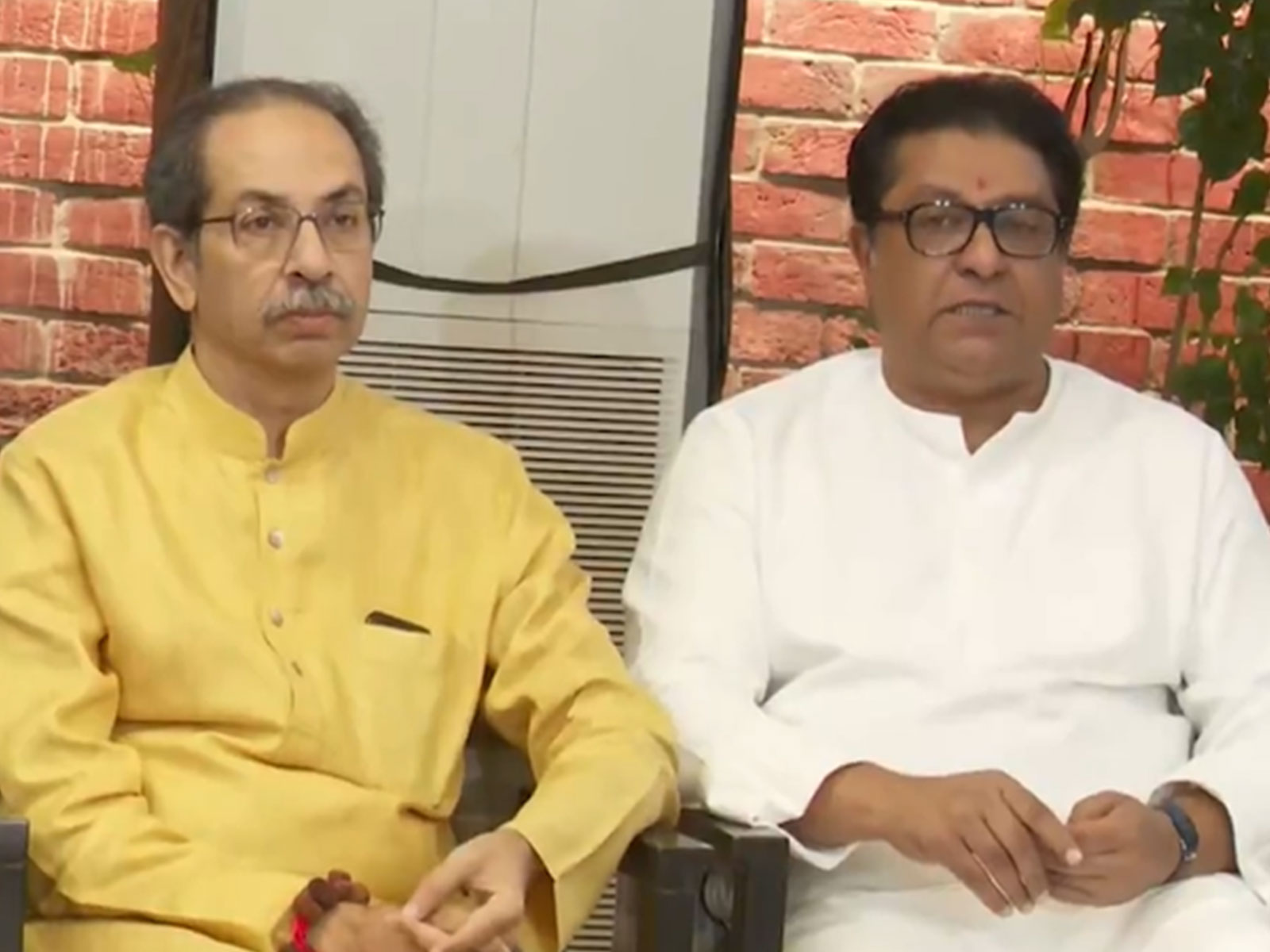  Shiv Sena (UBT) chief Uddhav Thackeray and Maharashtra Navnirman Sena (MNS) chief Raj Thackeray (Photo/ANI)
