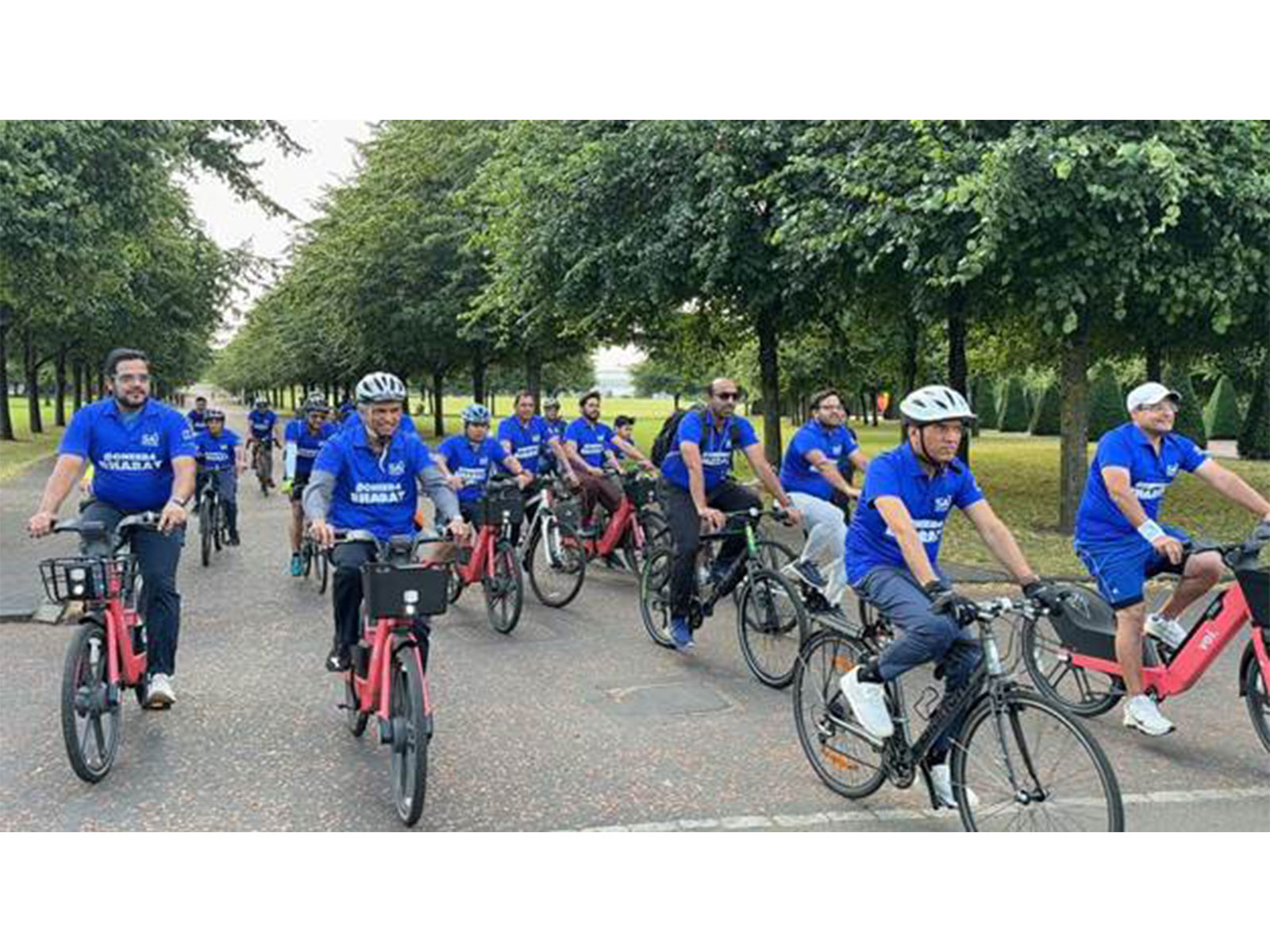 Union Sports Minister Mansukh Mandaviya leads 'Cheer for Bharat' cycling initiative in Glasgow (Photo: PIB)