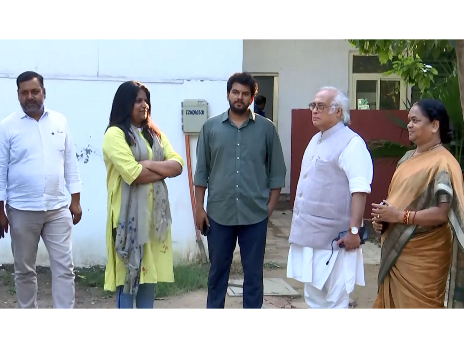 Congress MPs Jairam Ramesh and Jebi Mather arrive at Rahul Gandhi's residence (Photo/ANI)
