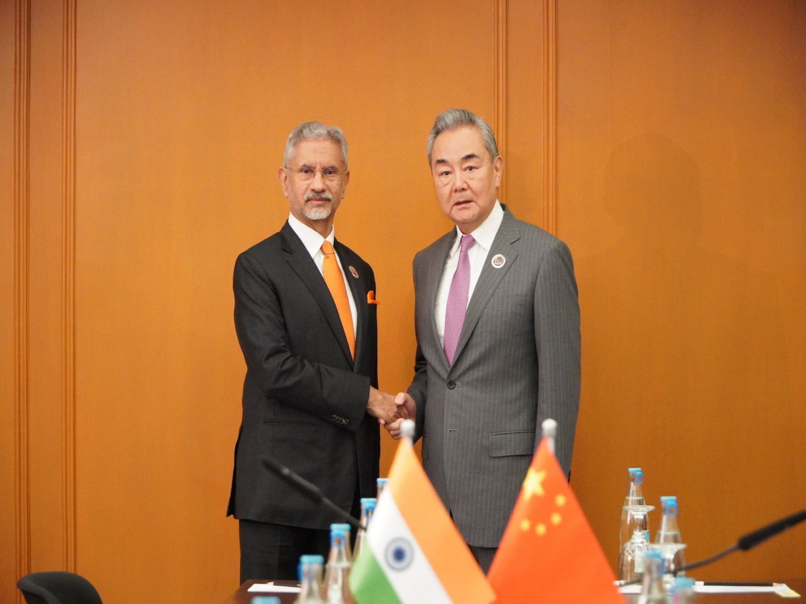 Chinese Foreign Minister Wang Yi meets External Affairs Minister S Jaishankar in Manila on sidelines of ASEAN (Photo/X@SpoxCHN_LinJian)/