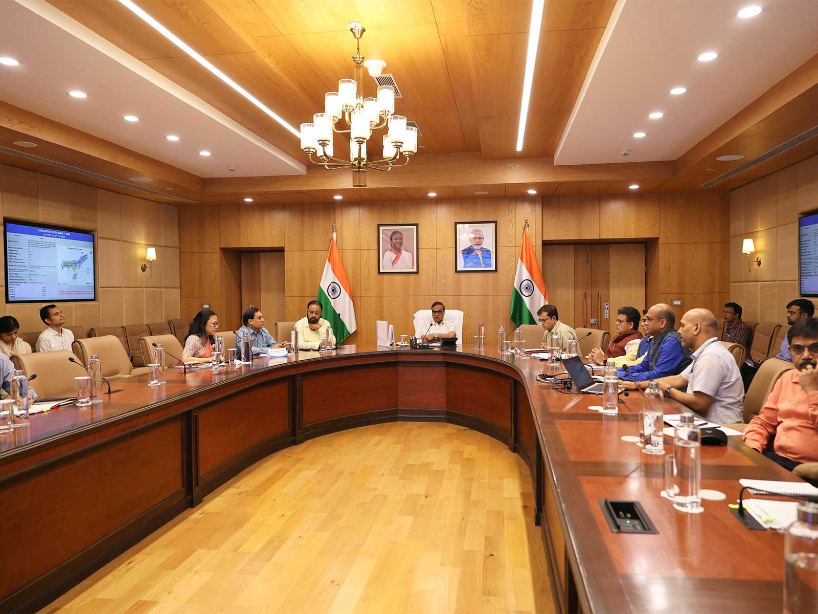 Assam Chief Minister Himanta Biswa Sarma reviewed the prevailing flood situation (Photo/@himantabiswa)
