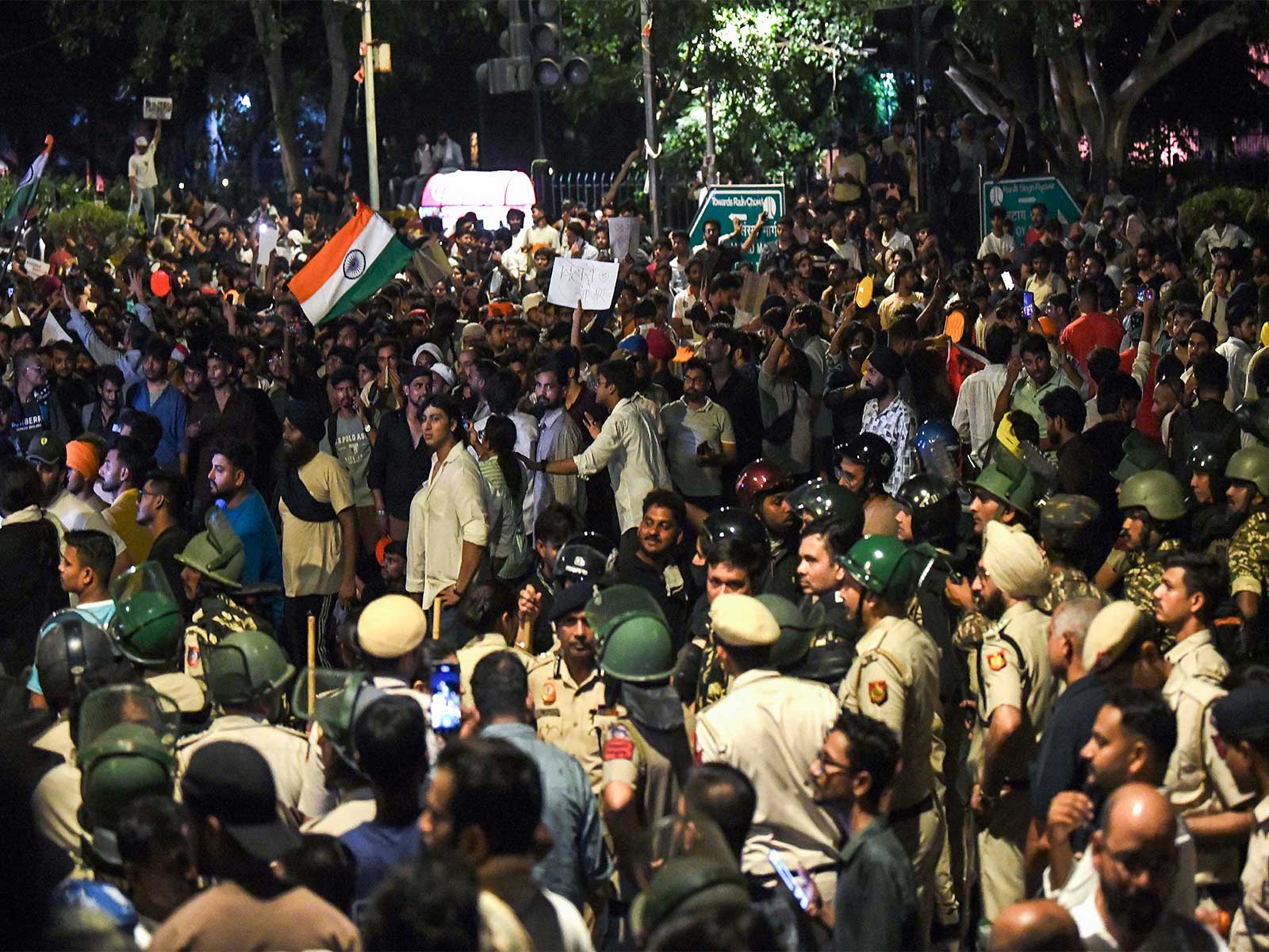 Hundreds of students protest at Jantar Mantar (Photo/ANI)