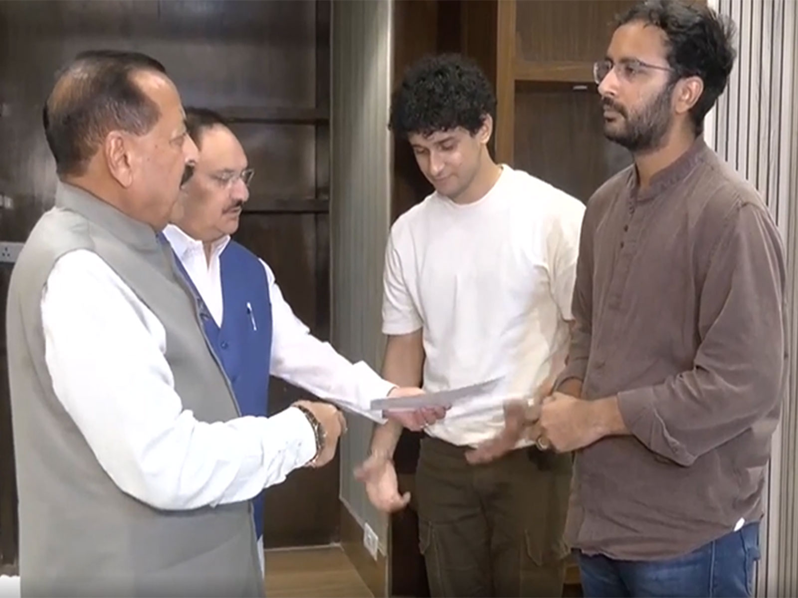  Union Ministers J.P. Nadda and Jitendra Singh during a meeting with Cockroach Janta Party (CJP) Chief Spokesperson Saurav Das and National Spokesperson Ashutosh Ranka  (Photo/ANI)