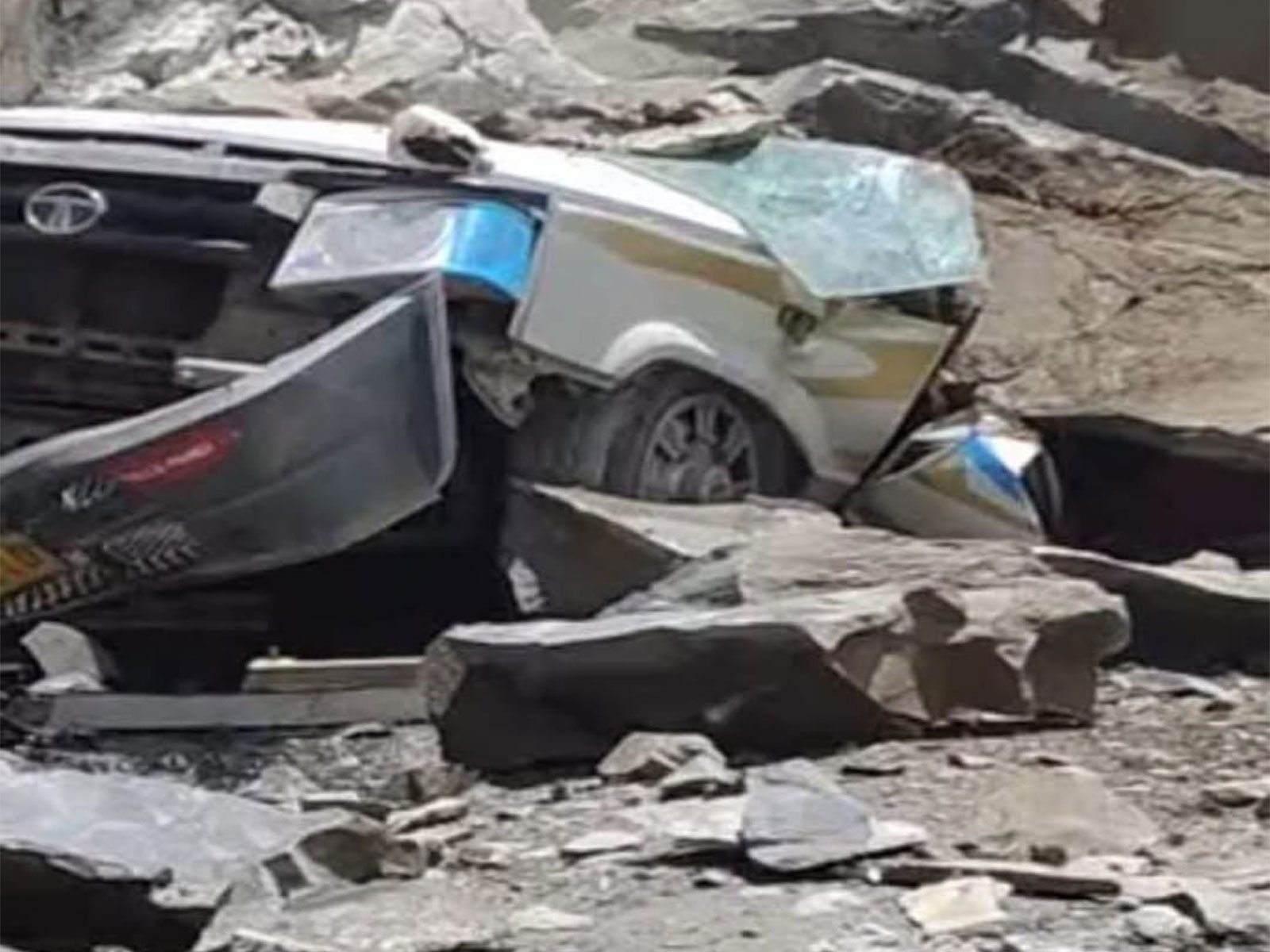 Visual of damaged car (Photo/X@SukhuSukhvinder)