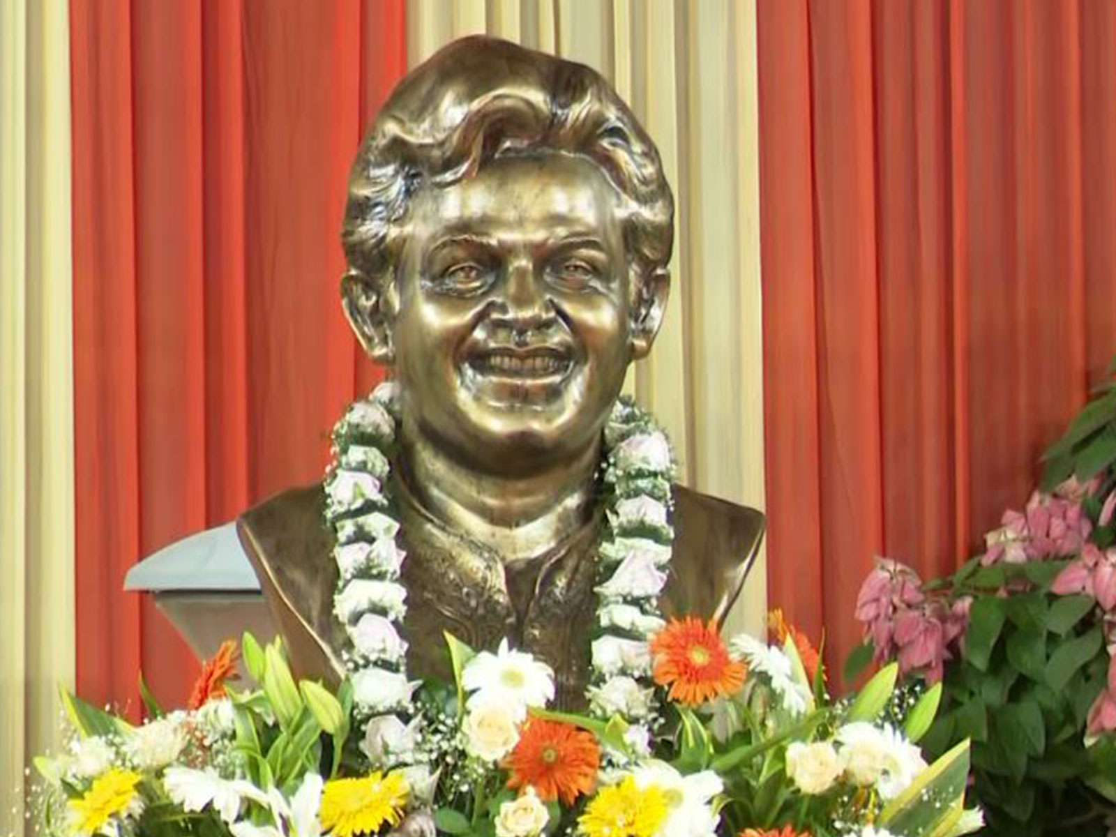 Uttam Kumar's statue (Photo/ANI)