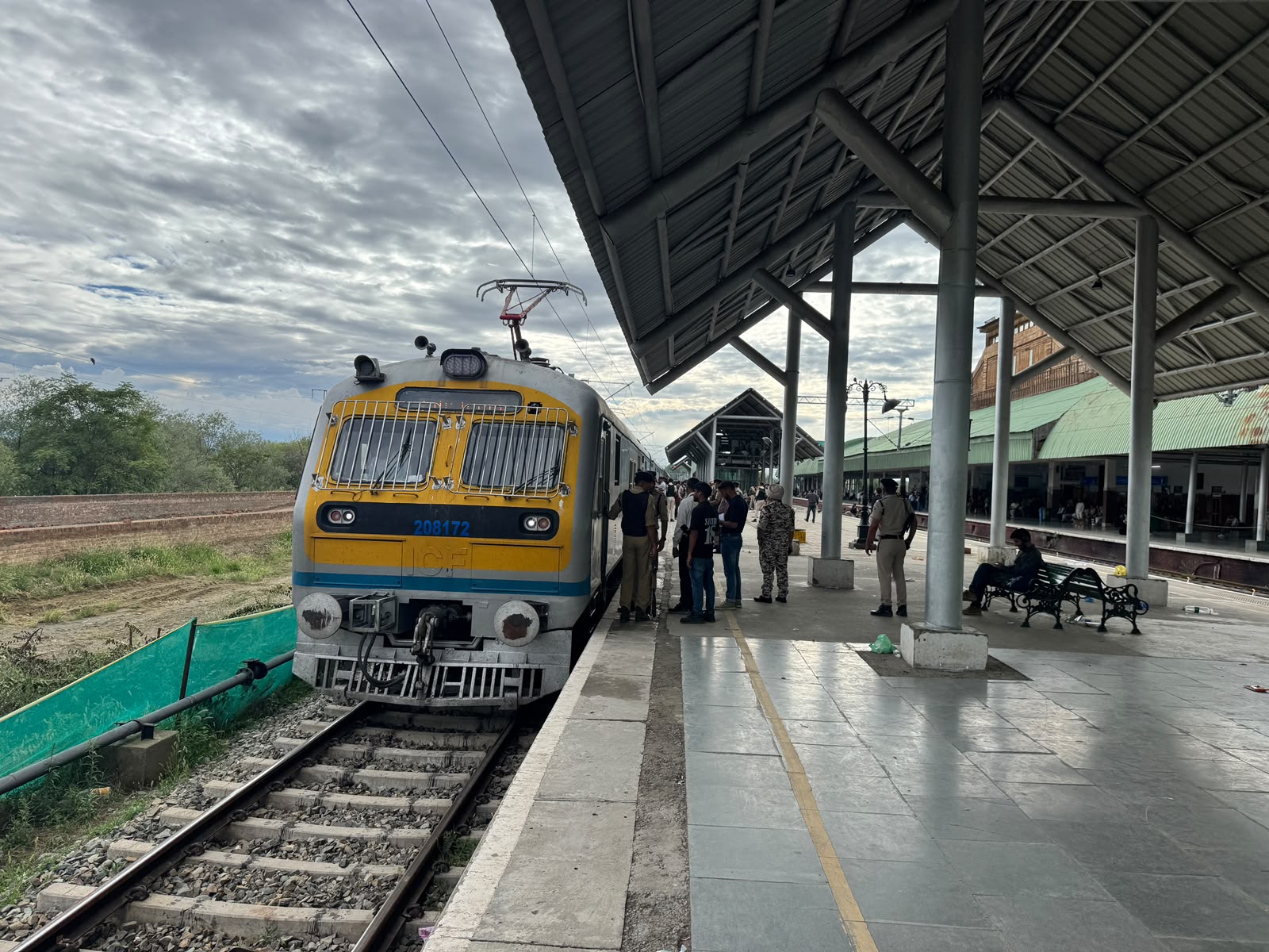 Special trains operated for the convenience of tourists visiting Kashmir (Photo/Release)