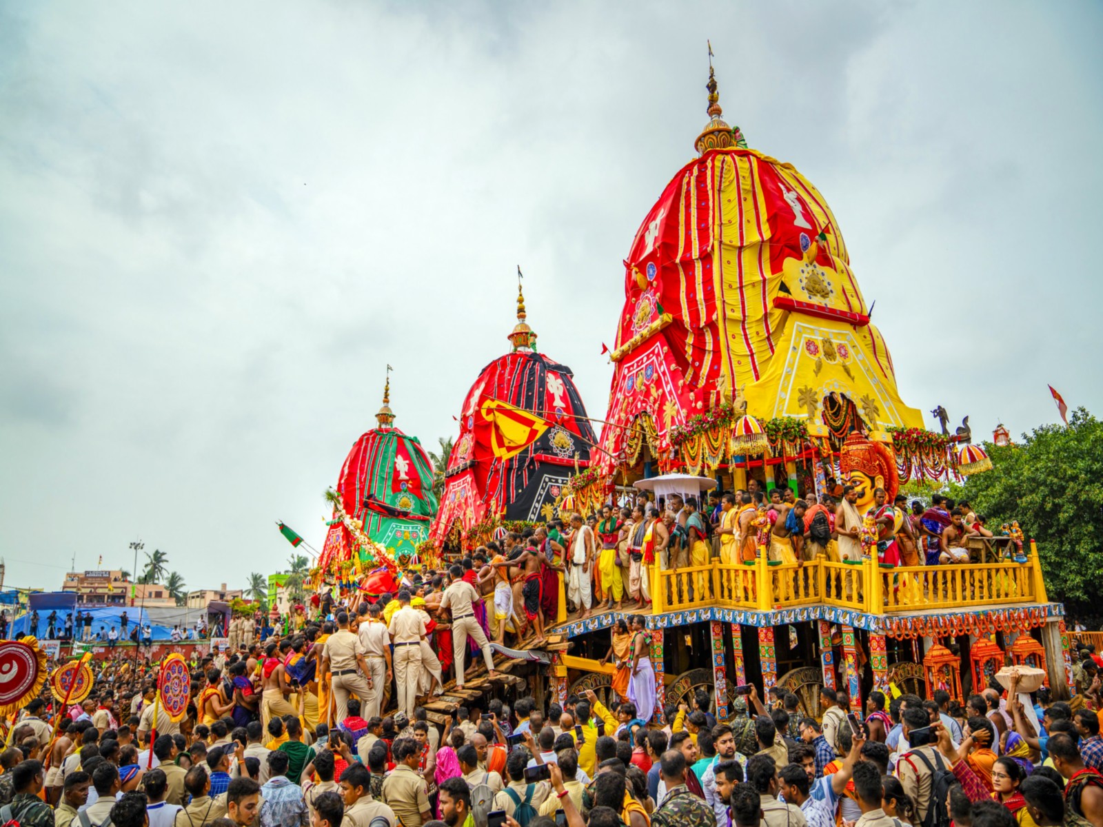Devotees carry chariot of  Lord Shri Jagannath (Photo/ANI)