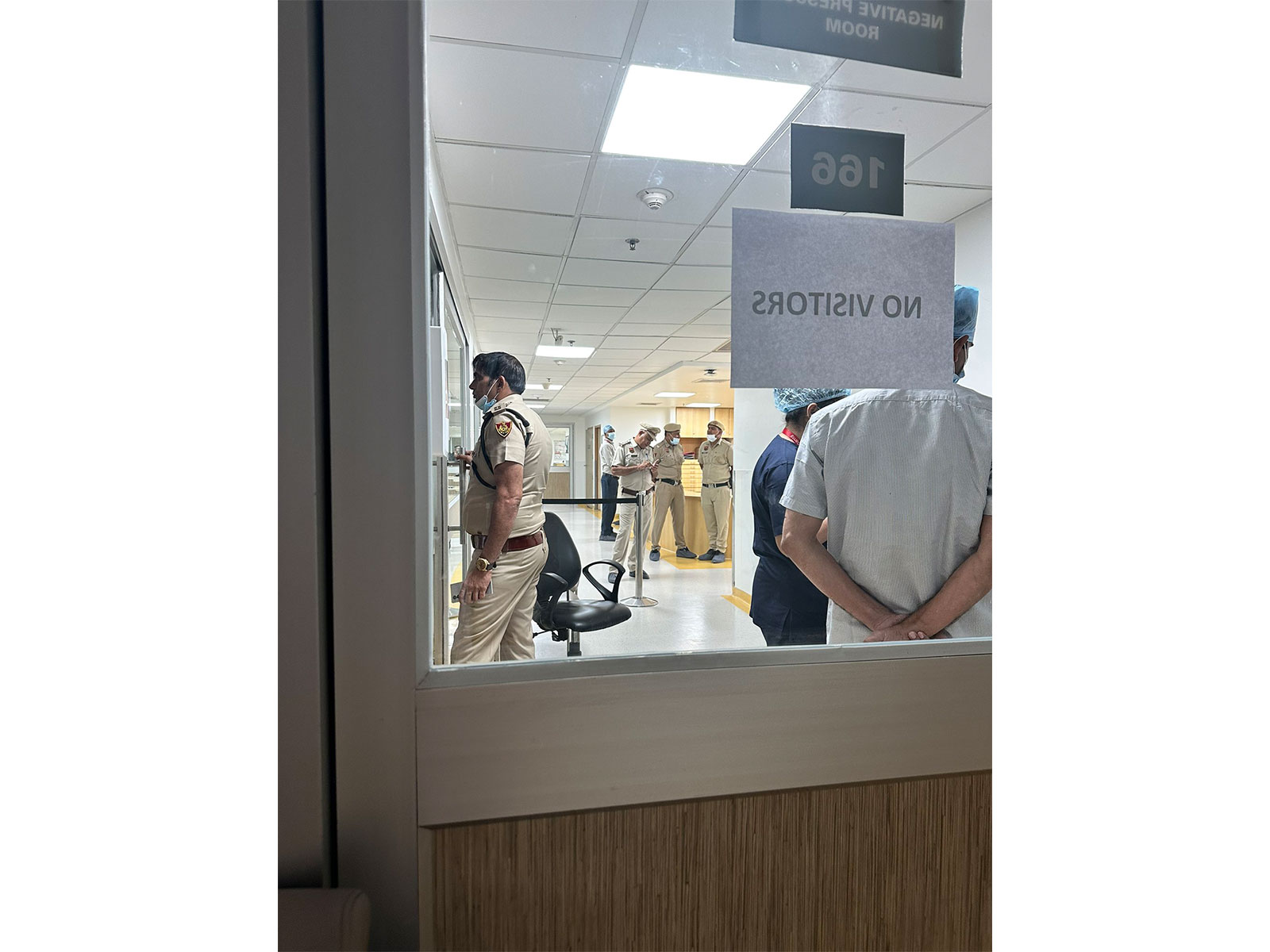 Police personnel outside activist Sonam Wangchuk's room at the hospital (Photo: x/@GitanjaliAngmo)