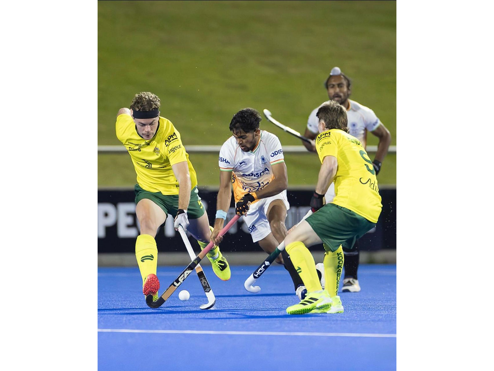 Aditya Arjun Lalage (middle) (Photo: Hockey India)