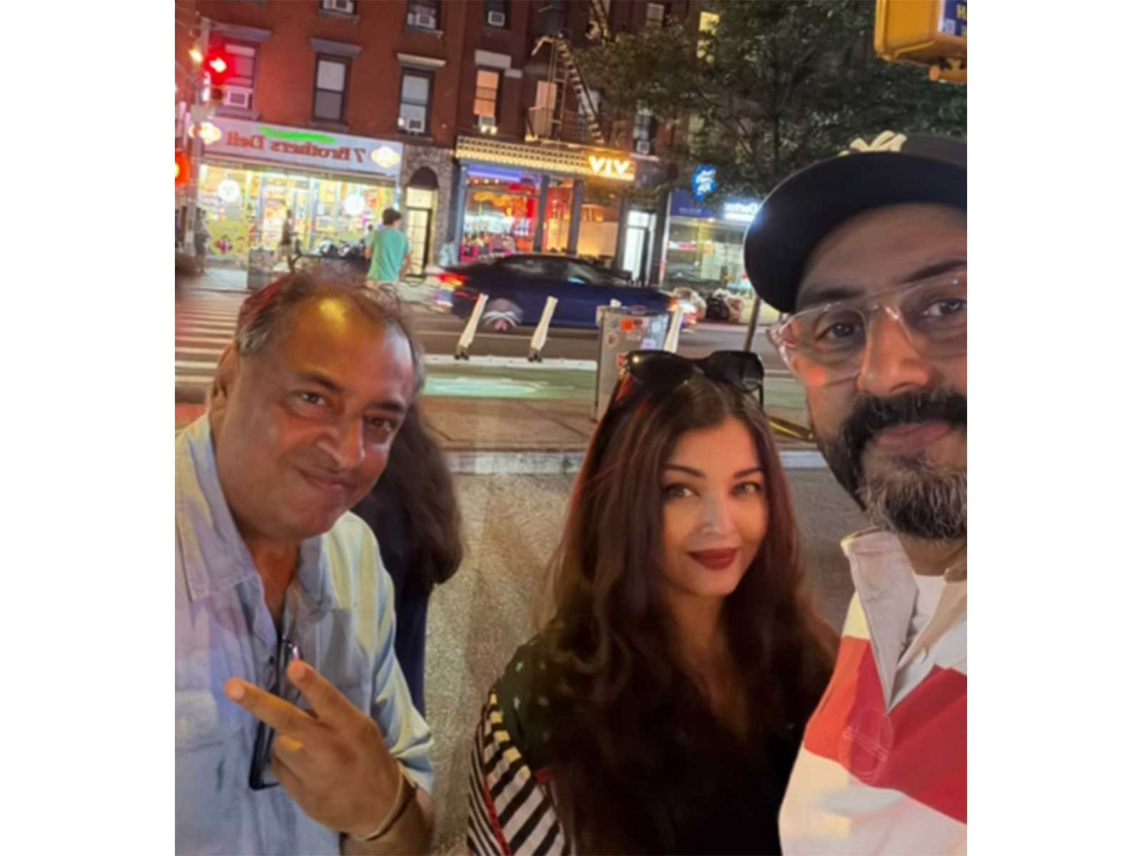 Abhishek Bachchan and Aishwarya Rai Bachchan (Photo/instagram/@magicmikedjs)
