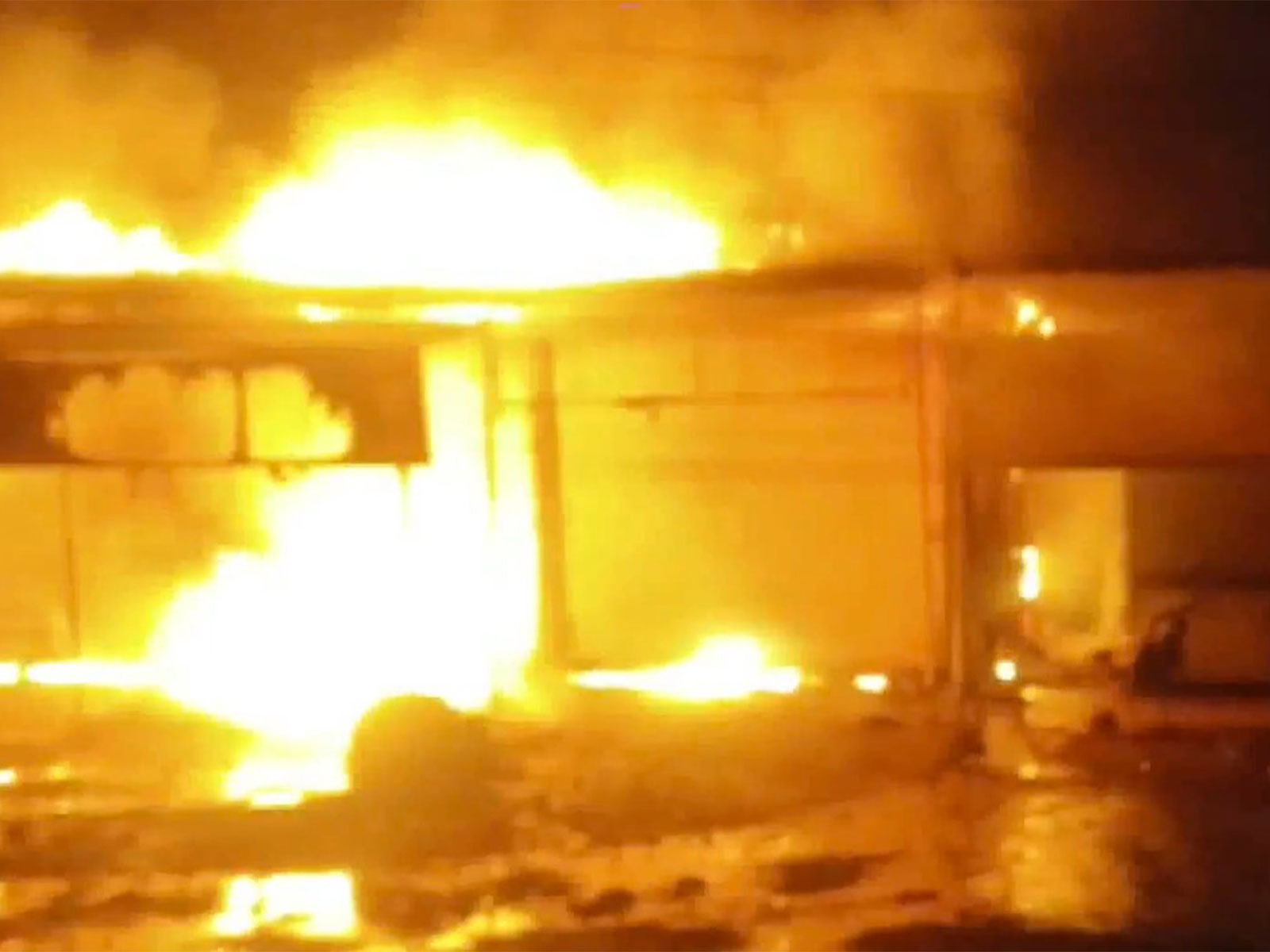 Massive fire breaks out at 4 shops in Maharashtra's Washim (Photo/ANI)