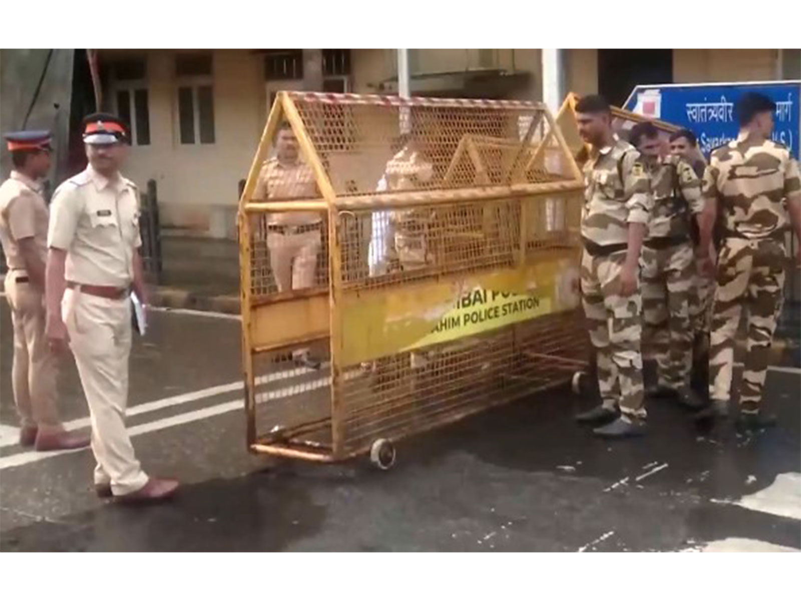 Security outside Shivaji Park (Photo/ANI)
