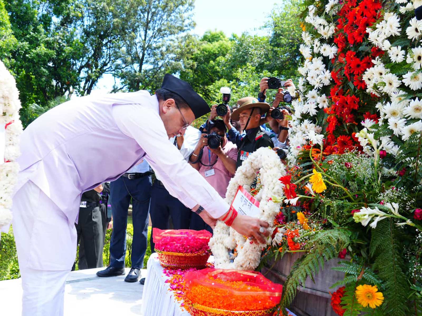 Uttarakhand Chief Minister Pushkar Singh Dhami on Sunday paid floral tributes to the brave soldiers who laid down their lives in the 1999 Kargil War (Photo/Uttarakhnad CMO) 