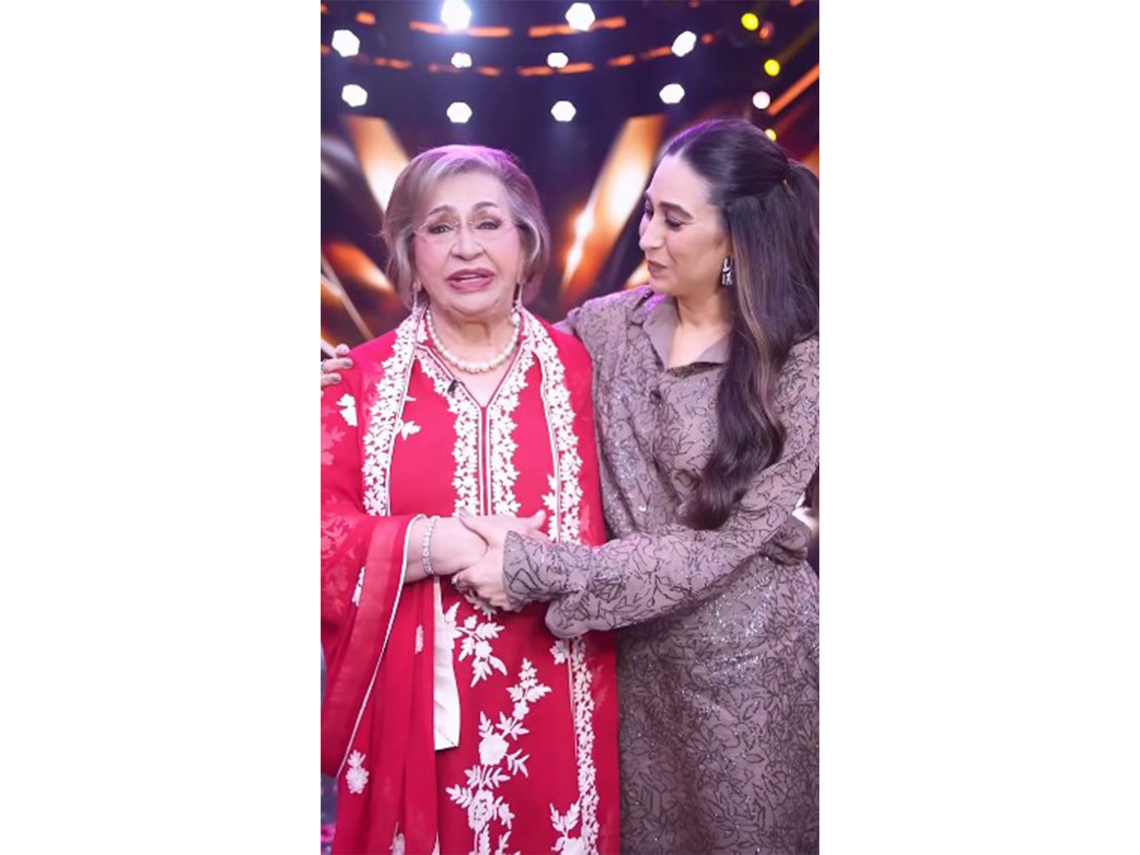 Karisma Kapoor and Helen (Image source: Instagram@therealkarismakapoor)