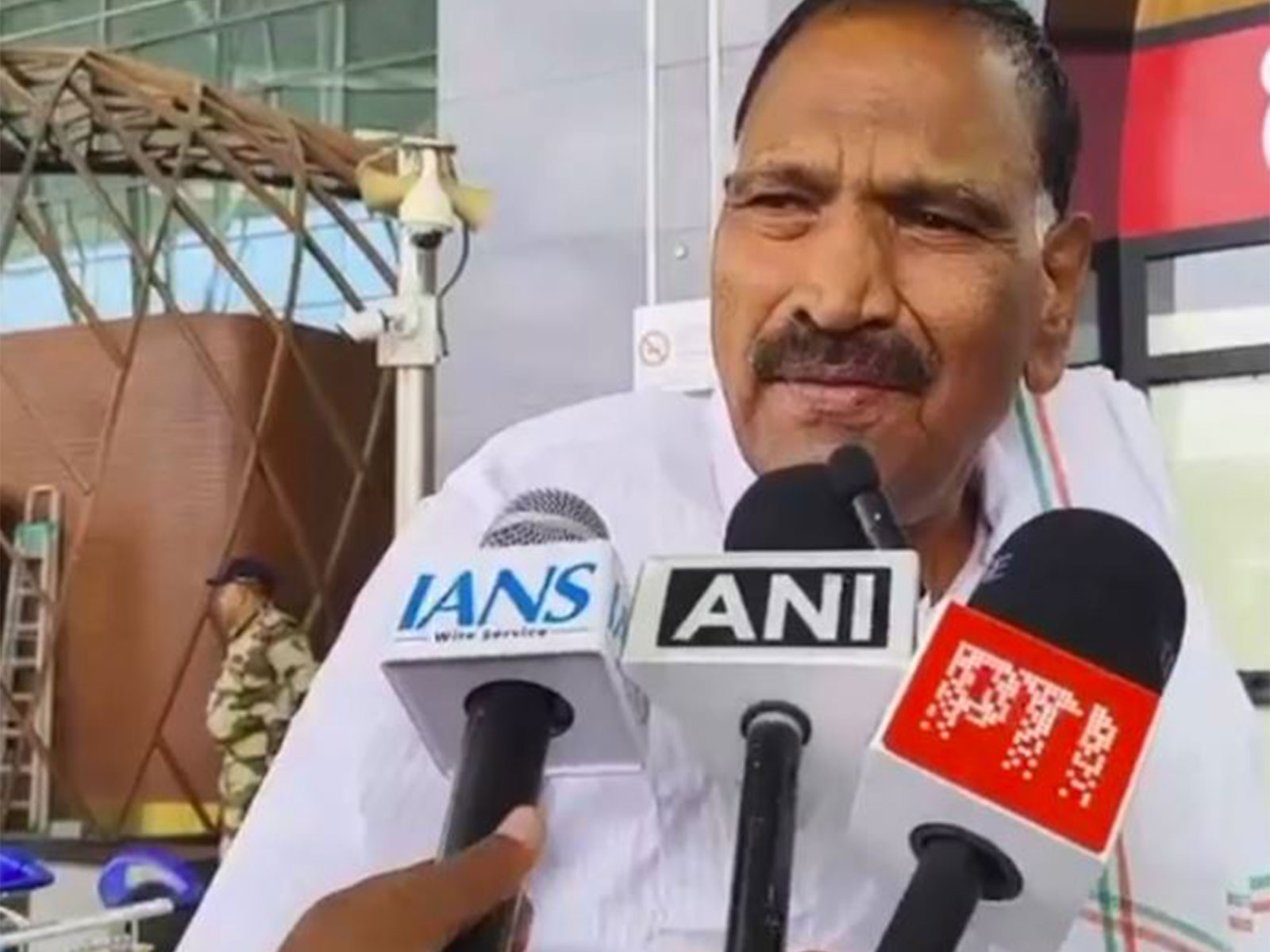 Congress MLA Shivalinge Gowda (Photo/ANI)
