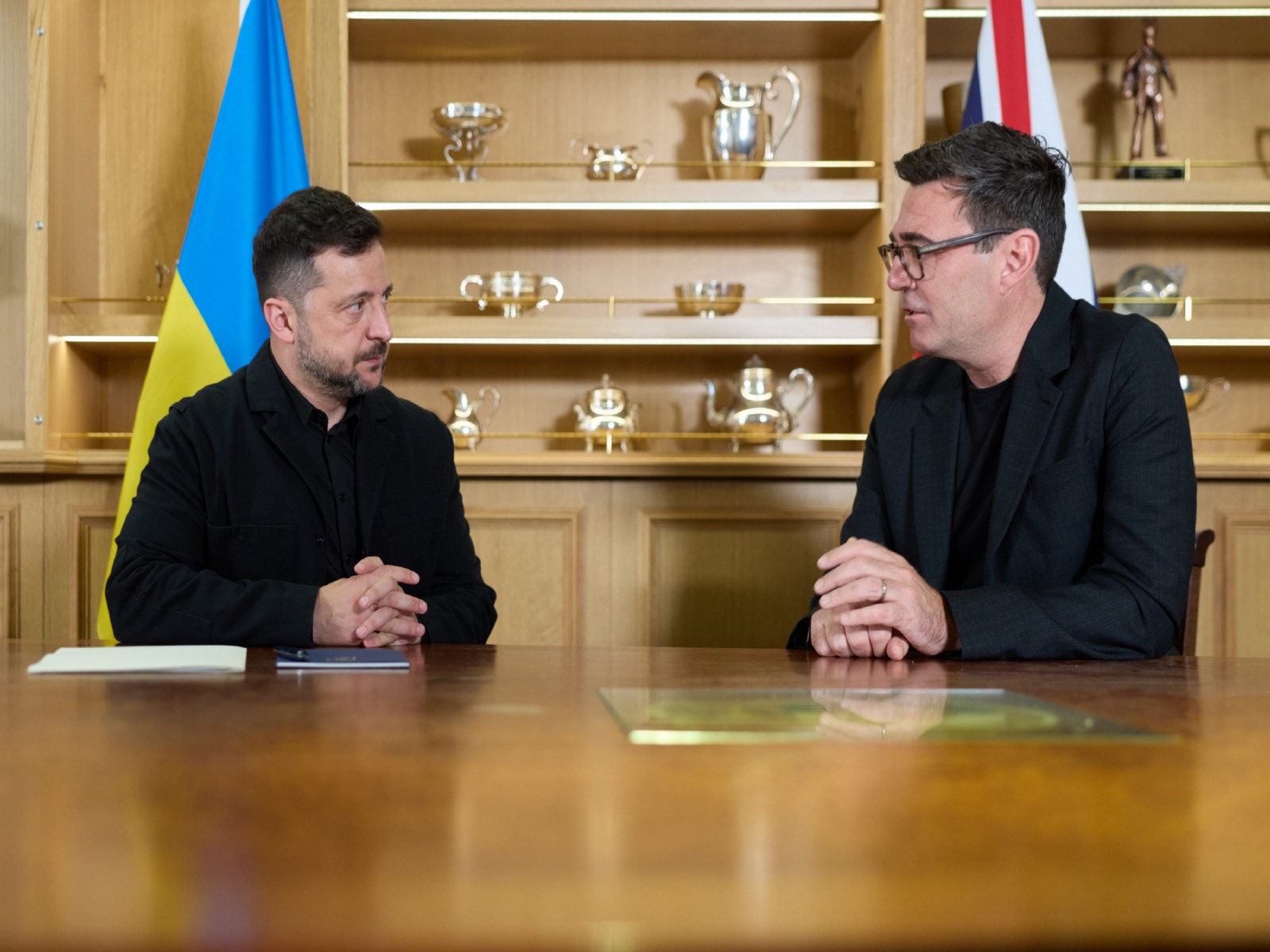 Ukrainian President Volodymyr Zelenskyy meets UK Prime Minister Andy Burnham (Photo/X/@ZelenskyyUa)