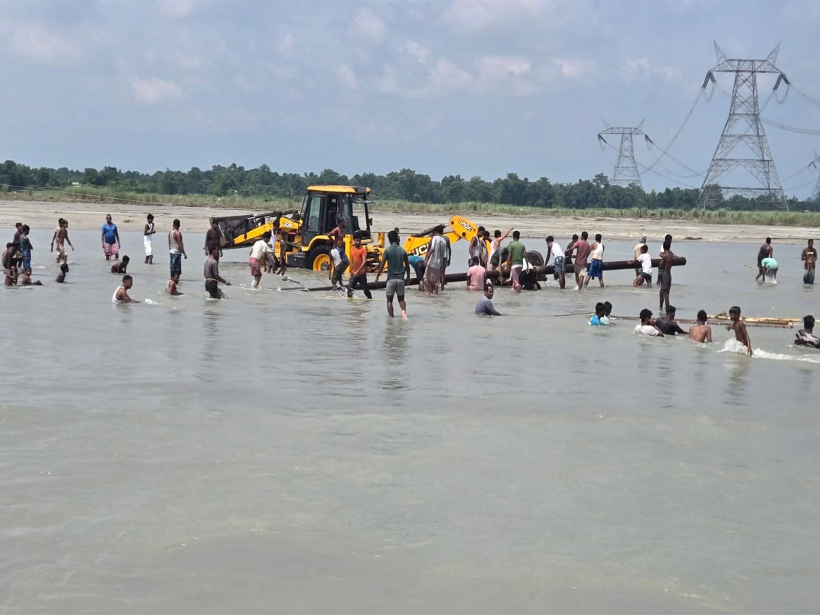 Relief Operations continue in Assam (File Photo/@himantabiswa)
