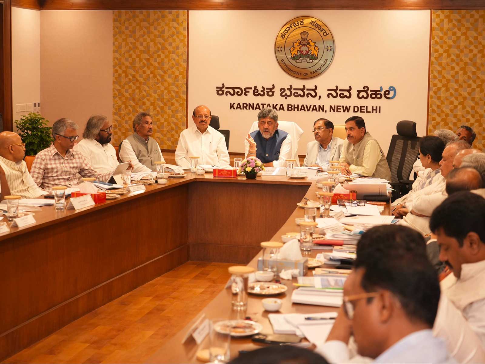 CM DK Shivakumar's meeting with Karnataka MPs (Photo/@DKShivakumar)