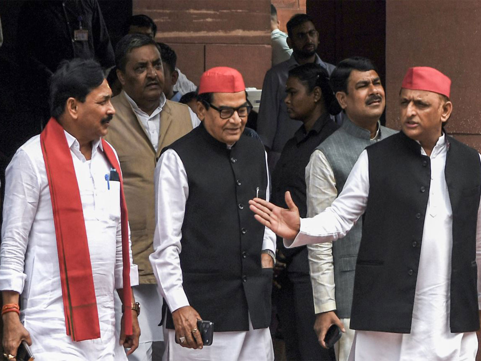SP MPs Akhilesh Yadav and Ramgopal Yadav (Photo/ANI)