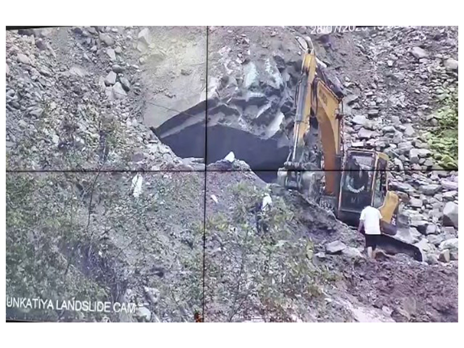 Kedarnath Highway has been blocked in Munkatiya area (Photo/ANI)