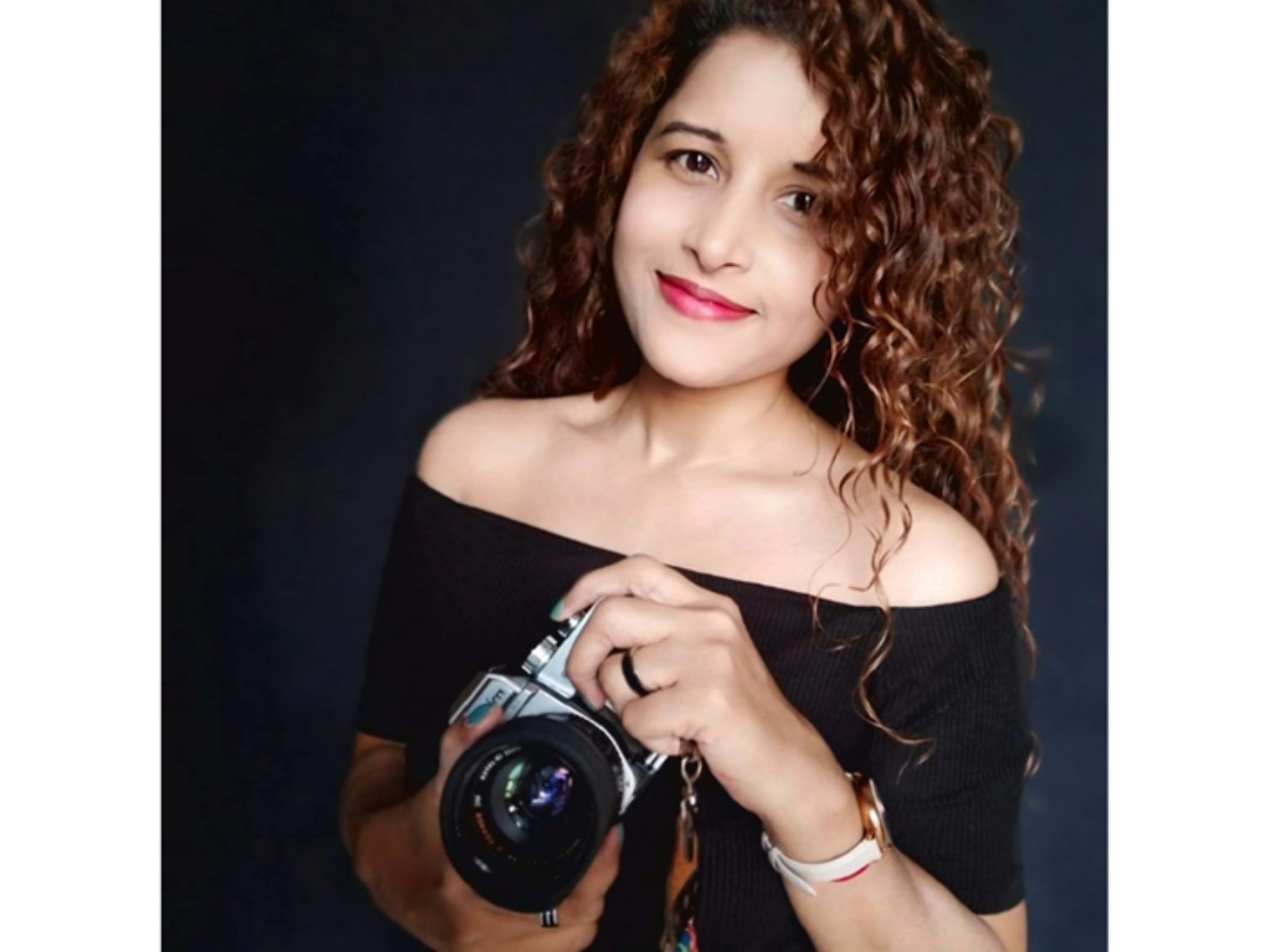Faridabad Photographer Amaaira Singh Debuts India's First 'Glitter Art Photography', Unveiling Her Maiden Masterpiece to Dubai Tycoon Rizwan Sajan