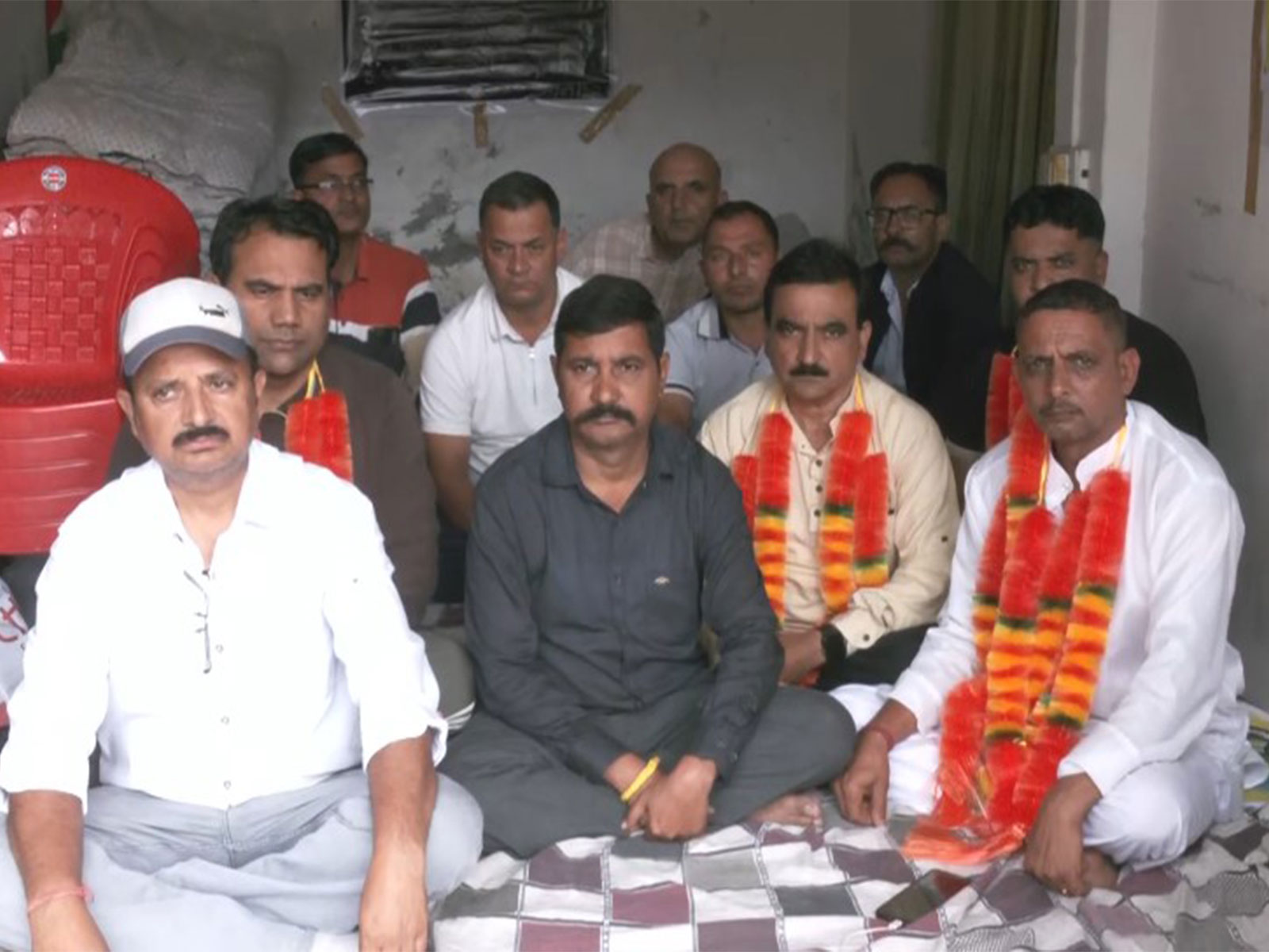 Himachal primary teachers continue chain hunger strike (Photo/ANI)