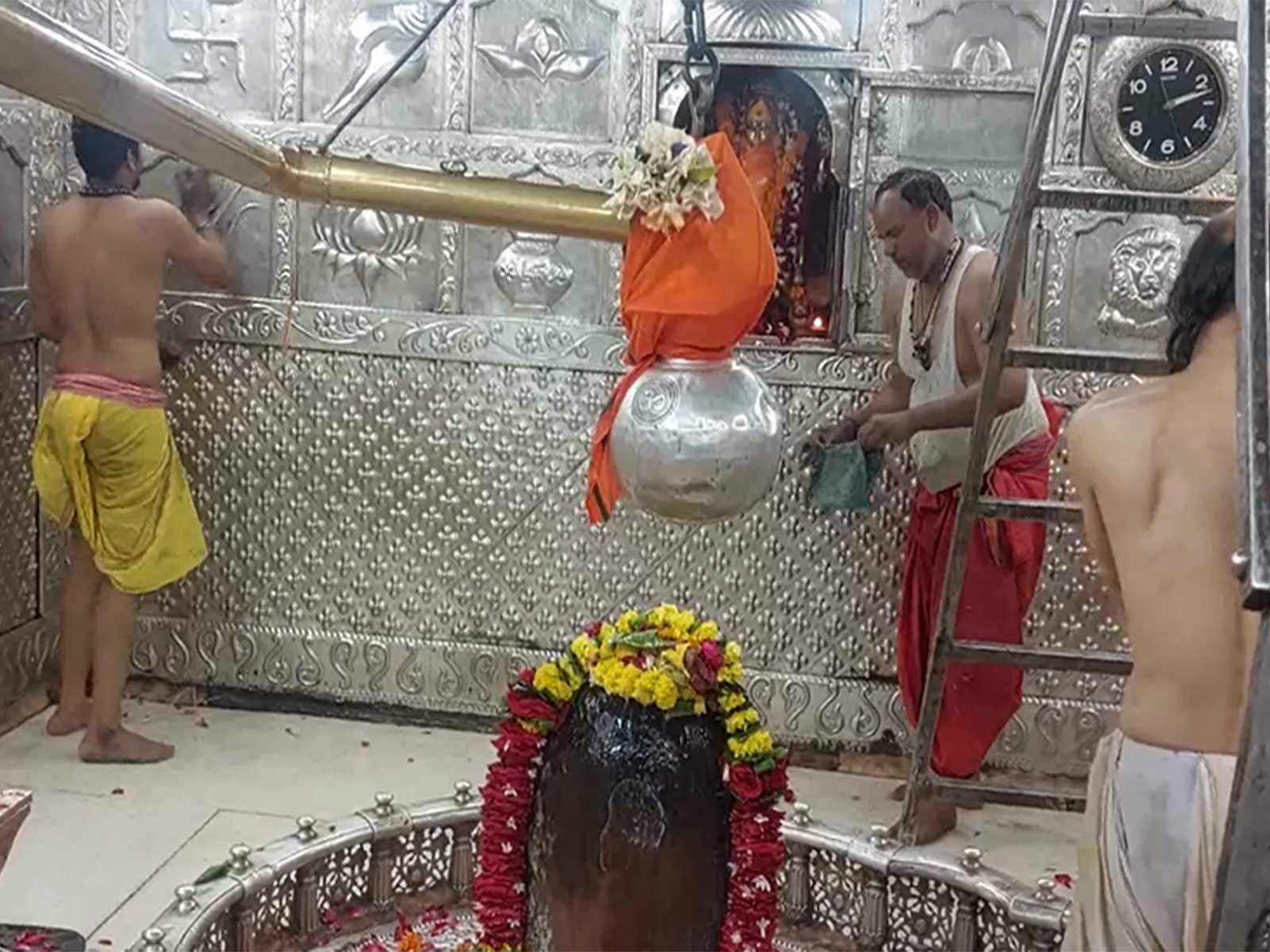 Cleaning work underway inside sanctum sanctorum of Mahakal temple (Photo/ANI)