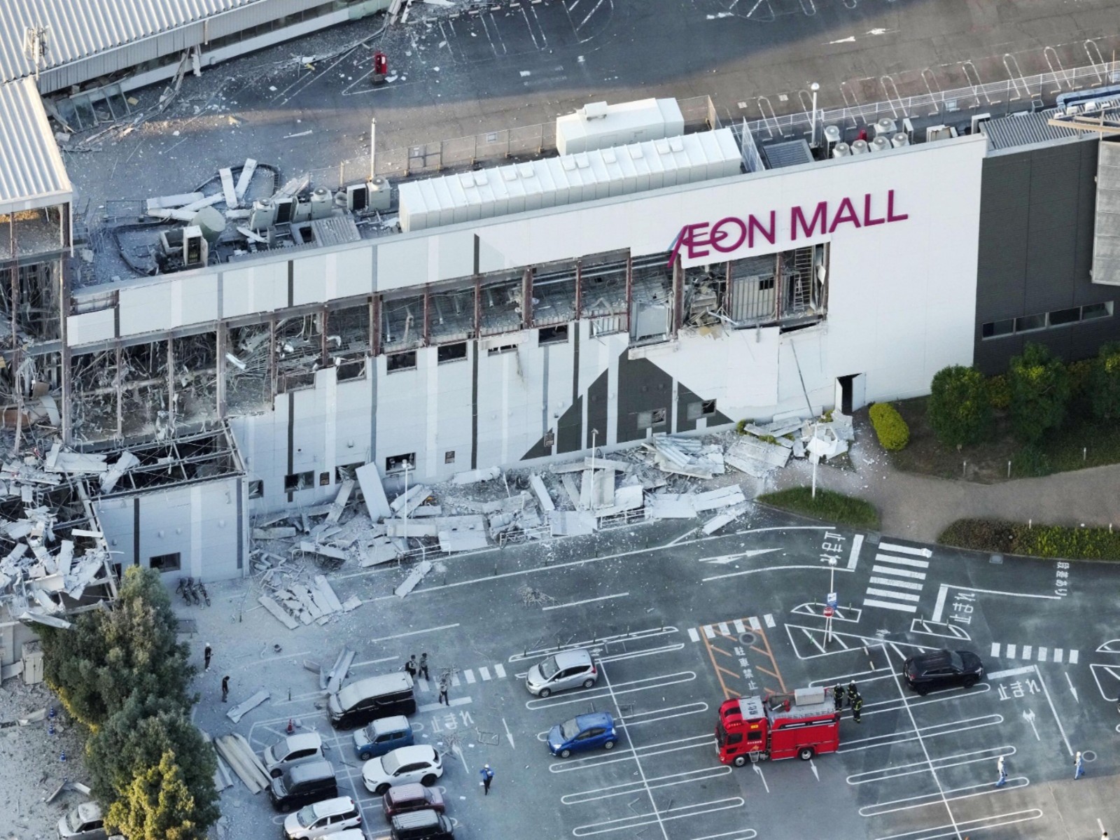 Visual of the damaged Aeon Mall shopping centre in Kyushu island of Japan where an explosion occurred after the 7.1 magnitude earthquake (Photo/Reuters)
