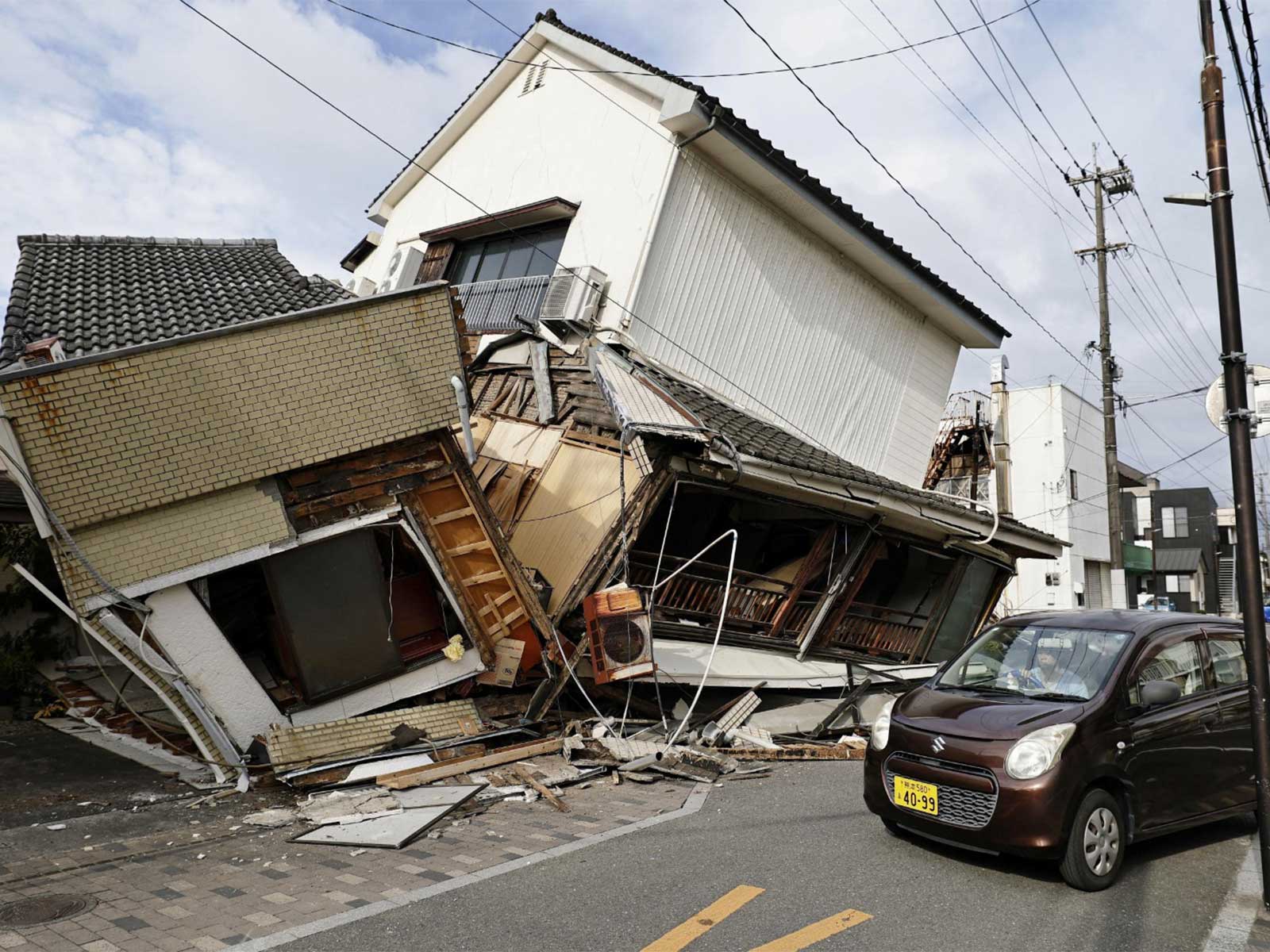 Buildings that collapsed after an earthquake with a magnitude of 7.1 struck Japan's southern Kumamoto prefecture (Photo/Reuters)