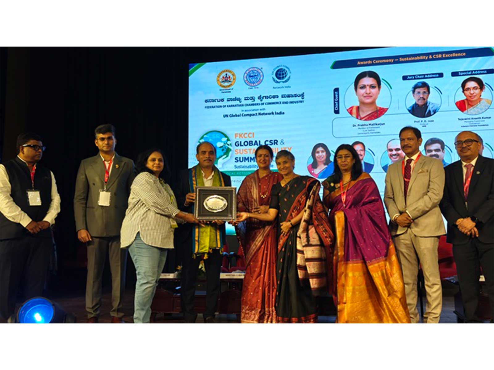 Telerad Foundation & Bayer teams receive the FKCCI Global CSR & Sustainability Award 2026 for Excellence in Healthcare from Smt. Prabha Mallikarjuna, Hon'ble Member of Parliament, Davanagere