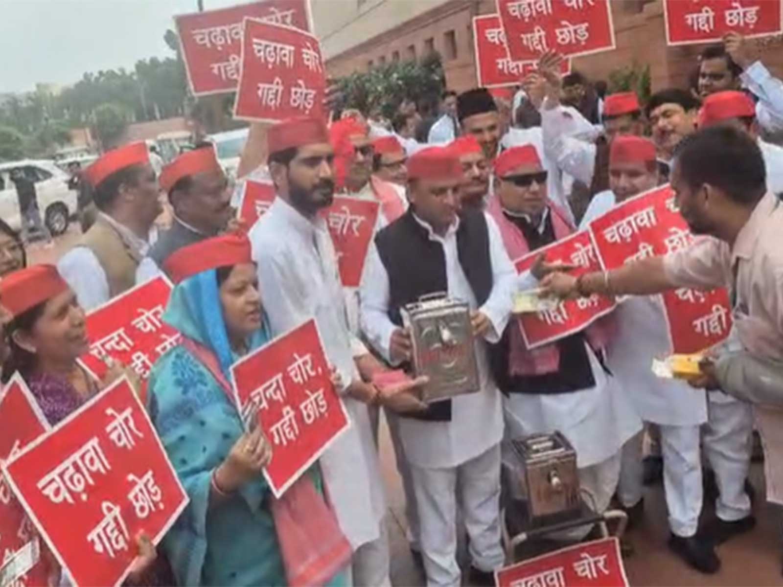 Akhilesh Yadav with other party leaders protest at Makar Dwar over alleged Ram Temple donation theft (Photo/ANI)