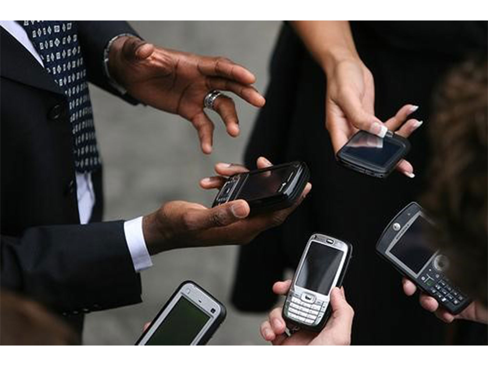 How Virtual Phone Numbers Are Changing the Way People Stay Connected Globally