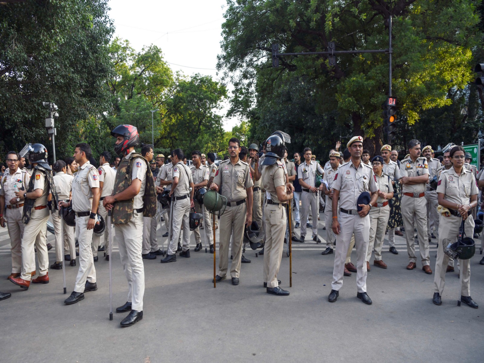 Delhi Police team at Jantar Mantar (Photo/ANI)