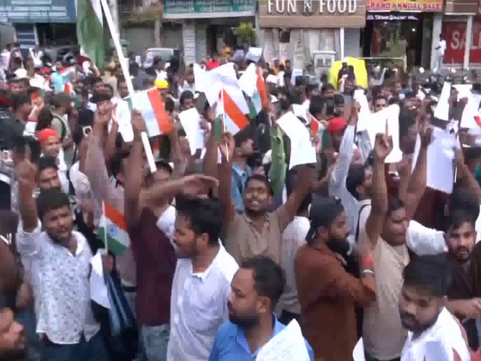 Ranchi students protest against JPSC, JSSC (Photo/ANI)