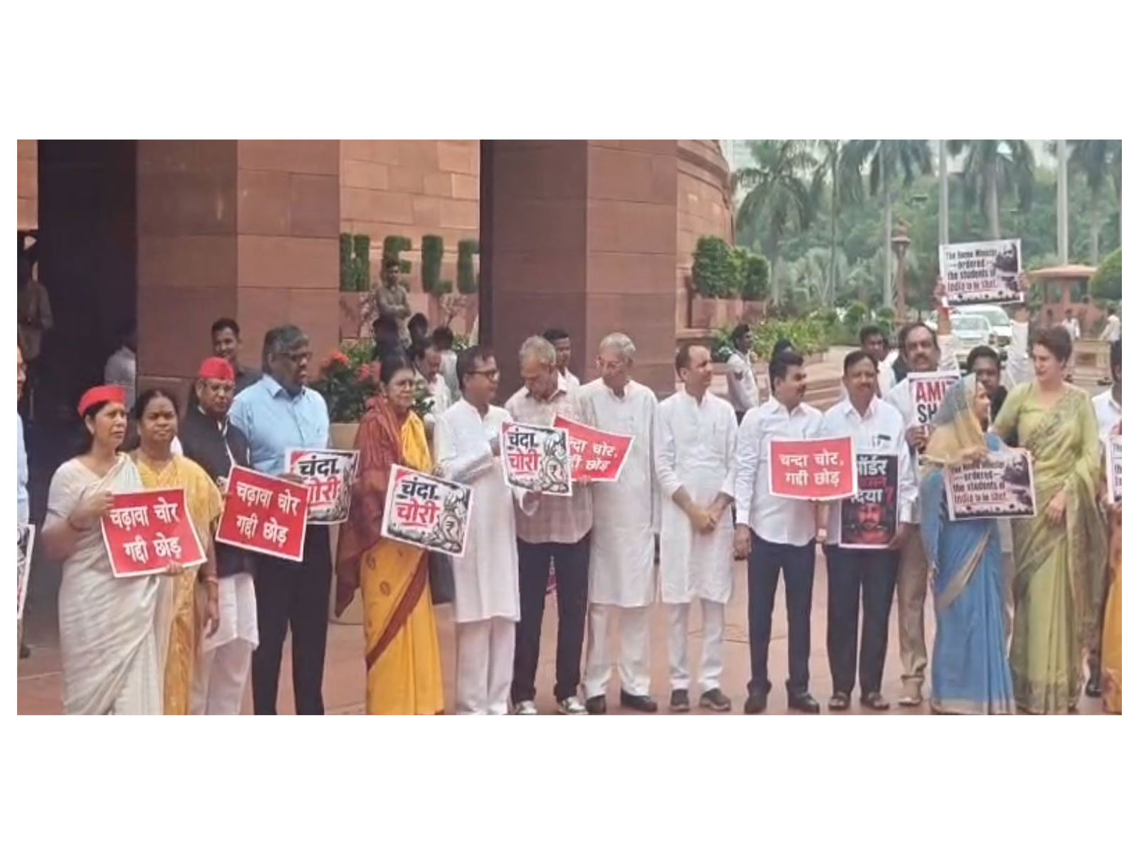 Opposition MPs protest at Makar Dwar in Parliament (Photo/ANI)