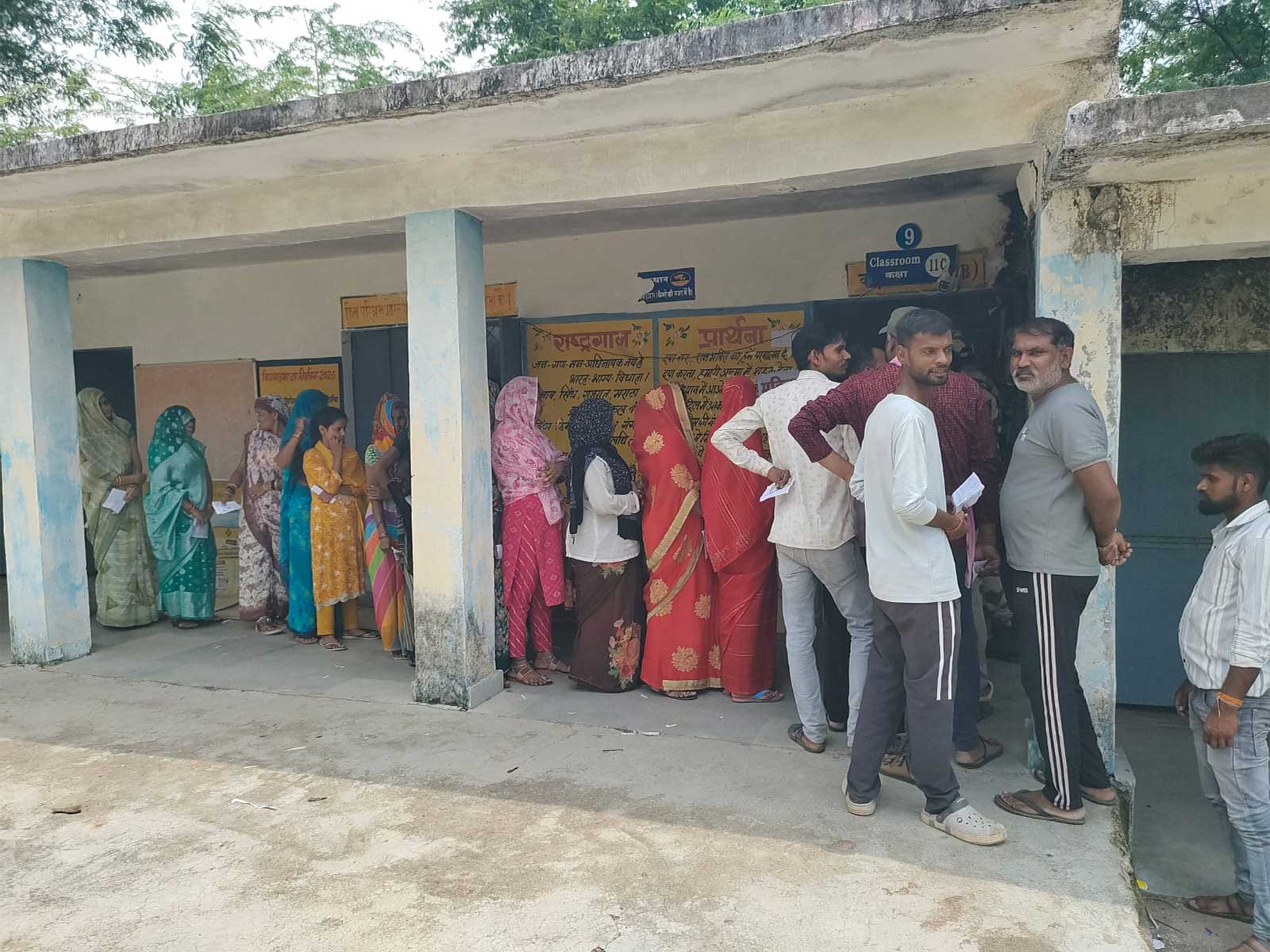 People queued up to exercise their franchise in Datia (Photo/ANI)