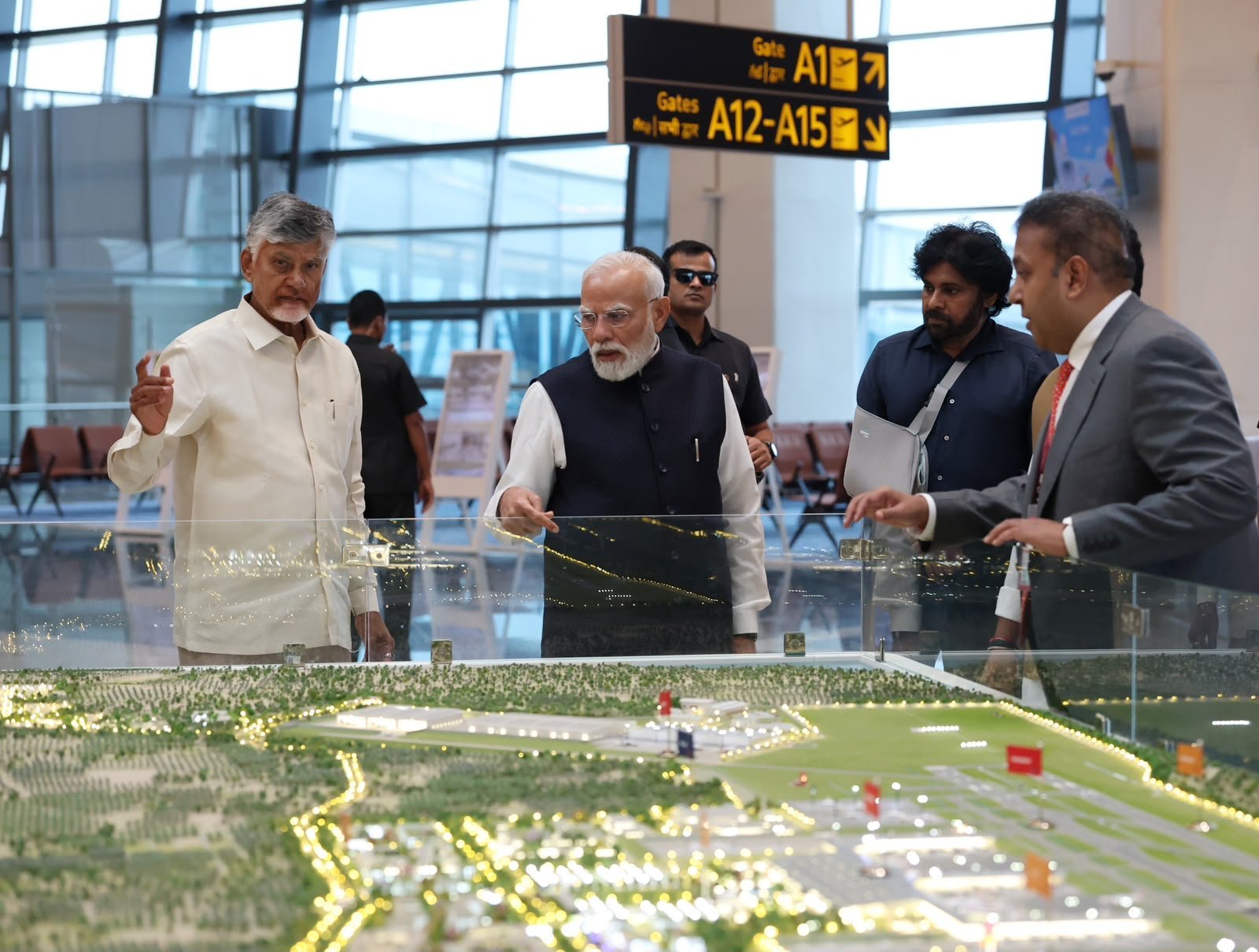 Prime Minister Narendra Modi with Andhra Pradesh CM Chandrababu Naidu (Photo/x/@narendramodi)