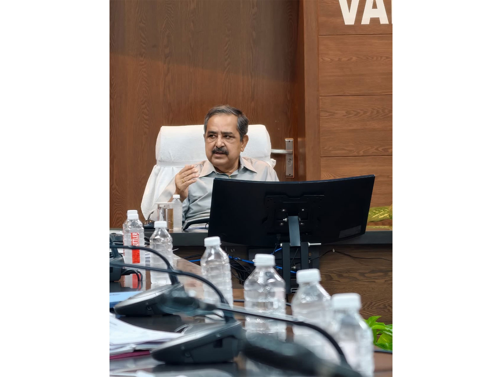 NITI Aayog Dy Chairman reviews development projects in Varanasi (Photo/Varanasi Administration)