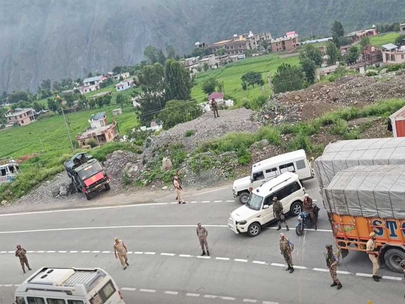  25th batch of Amarnath devotees crossed Chanderkote  (Photo/ANI)