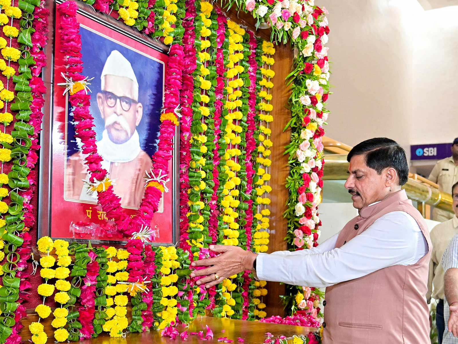 Madhya Pradesh Chief Minister Mohan Yadav pays floral tribute to late Ravishankar Shukla. (Photo X/Dr Mohan Yadav)