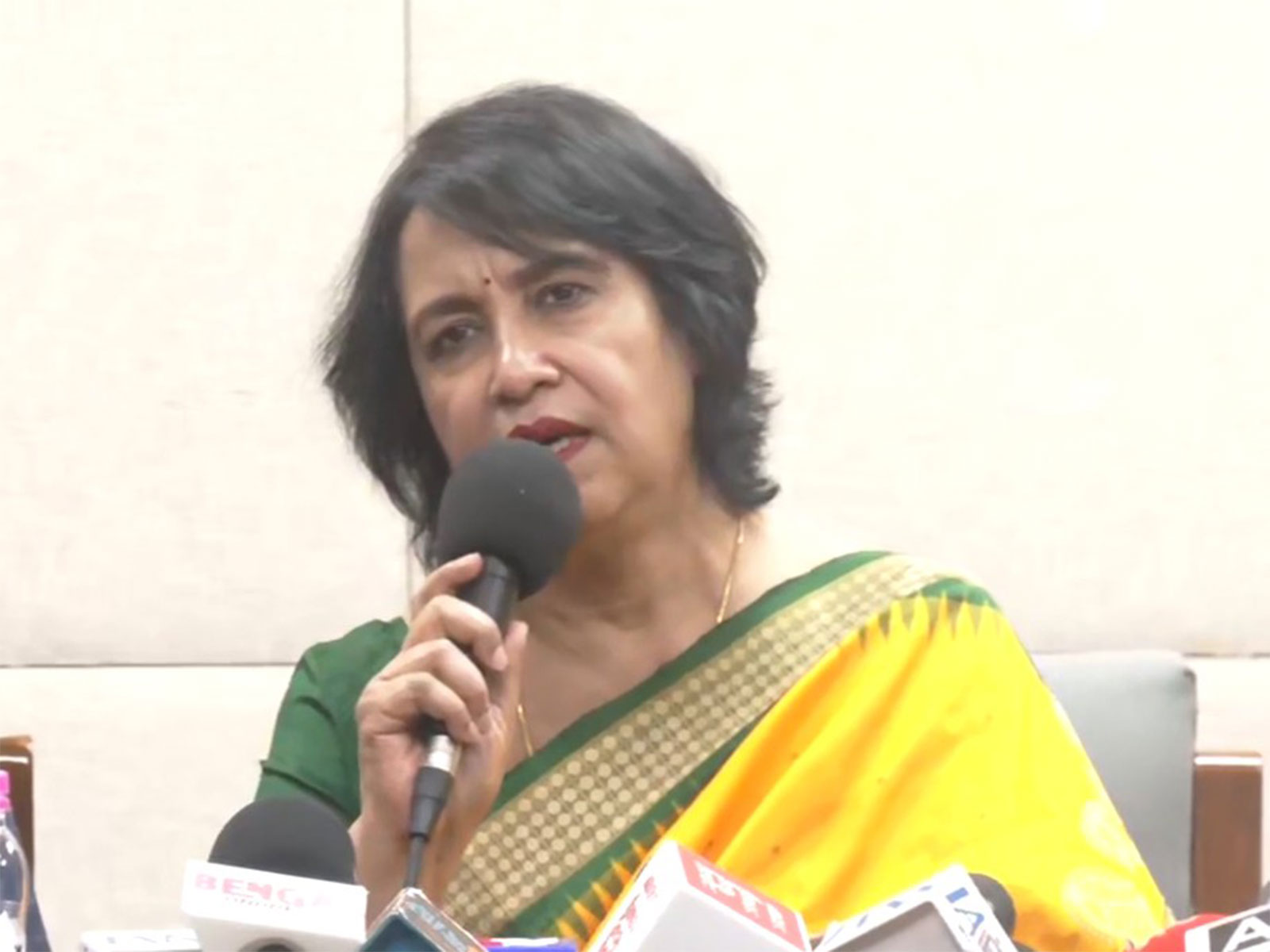  Bangladeshi author and activist Taslima Nasreen speaking during press conference in Kolkata (Photo/ANI)