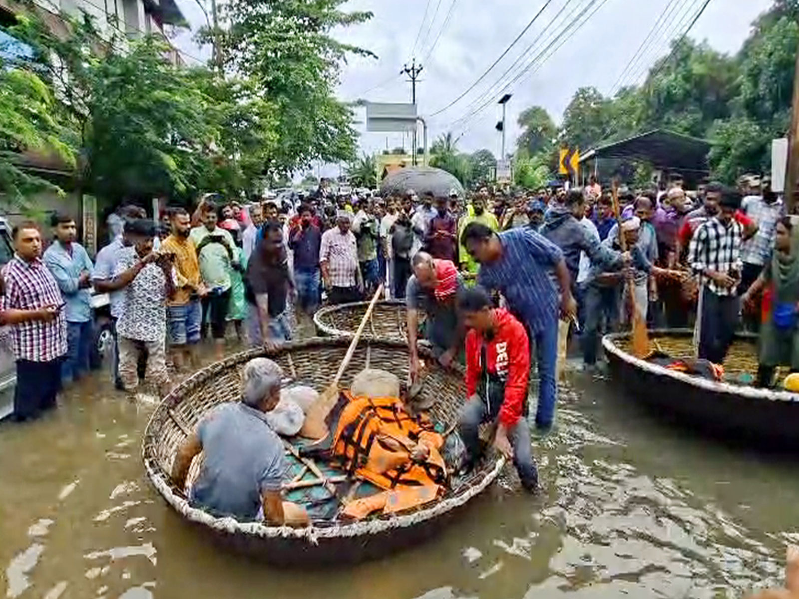 Rescue operations underway as part of flood relief in Pathanamthitta (Photo/ANI)