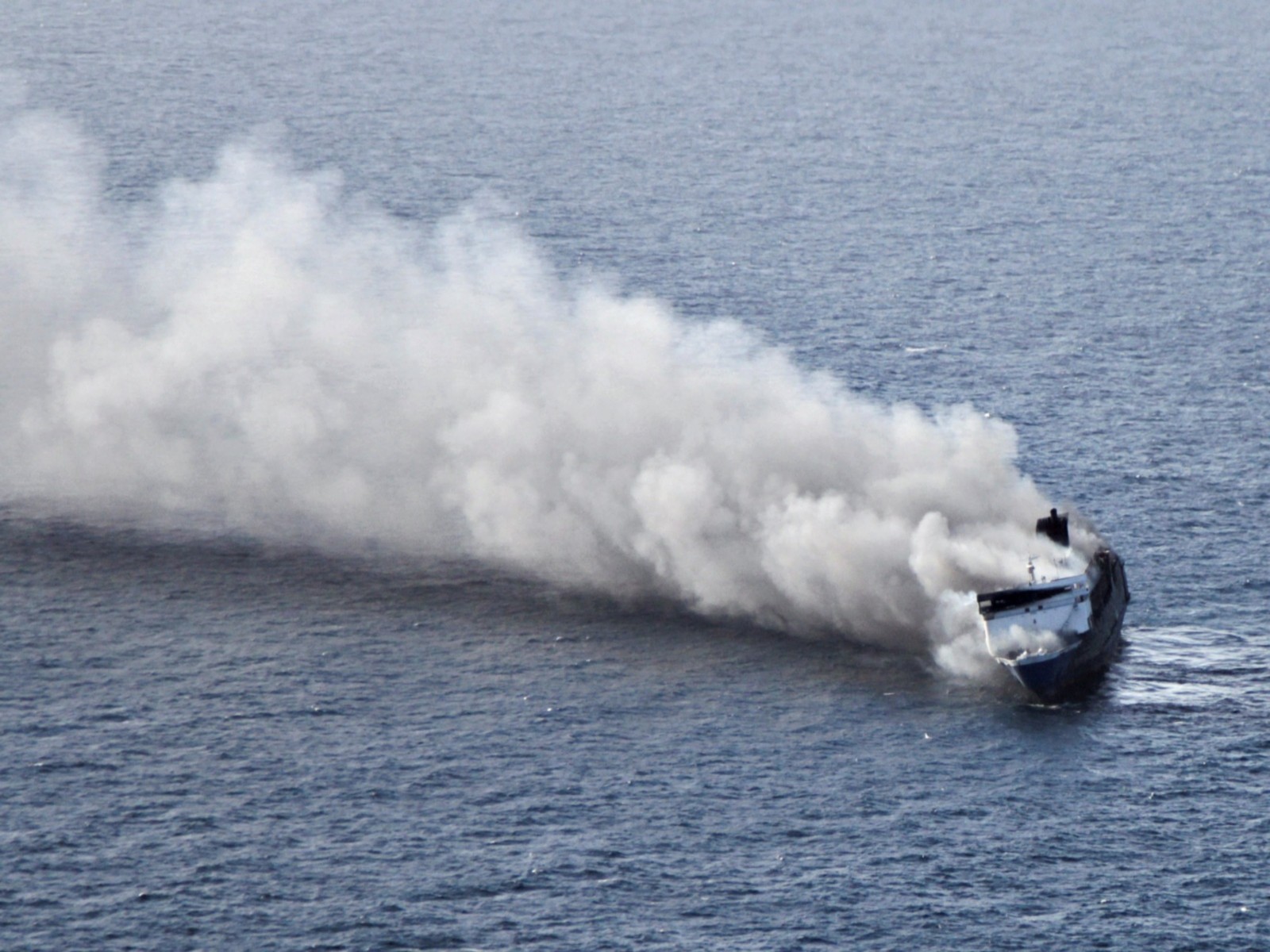 Plumes of smoke rise after a ferry caught fire off Indonesia's Madura island in East Java province, Indonesia (Photo/Reuters)