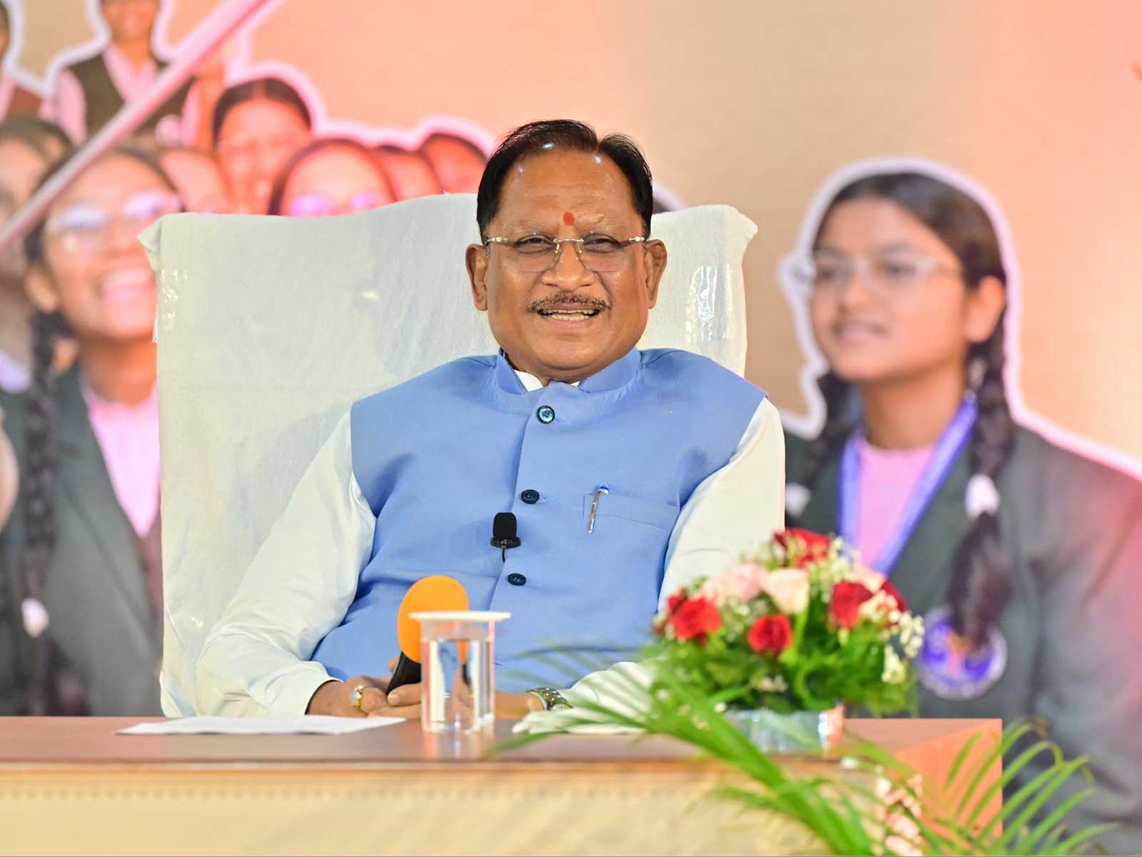 Chhattisgarh CM Vishnu Deo Sai interacts with NEET qualified students (Photo:X@vishnudsai)