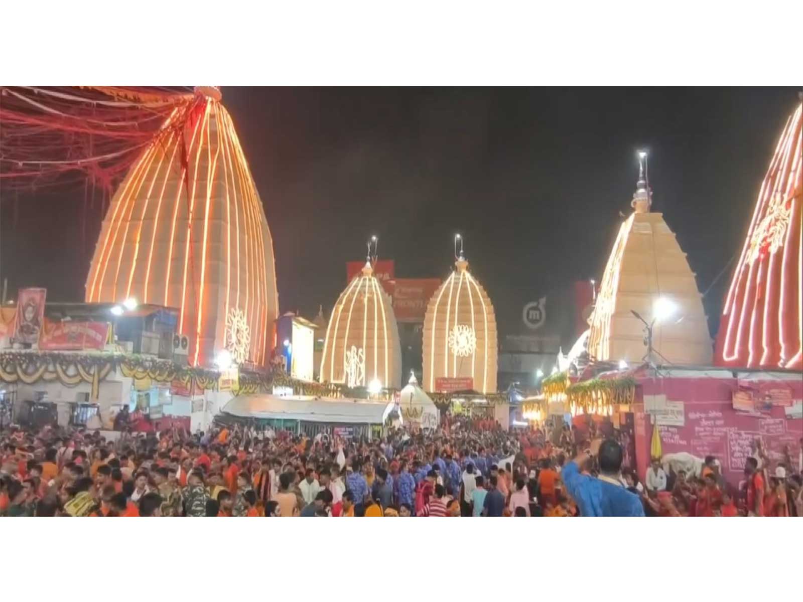 Devotees throng Baba Baidyanath Dham  on first Monday of Shravan month (Photo/ANI)