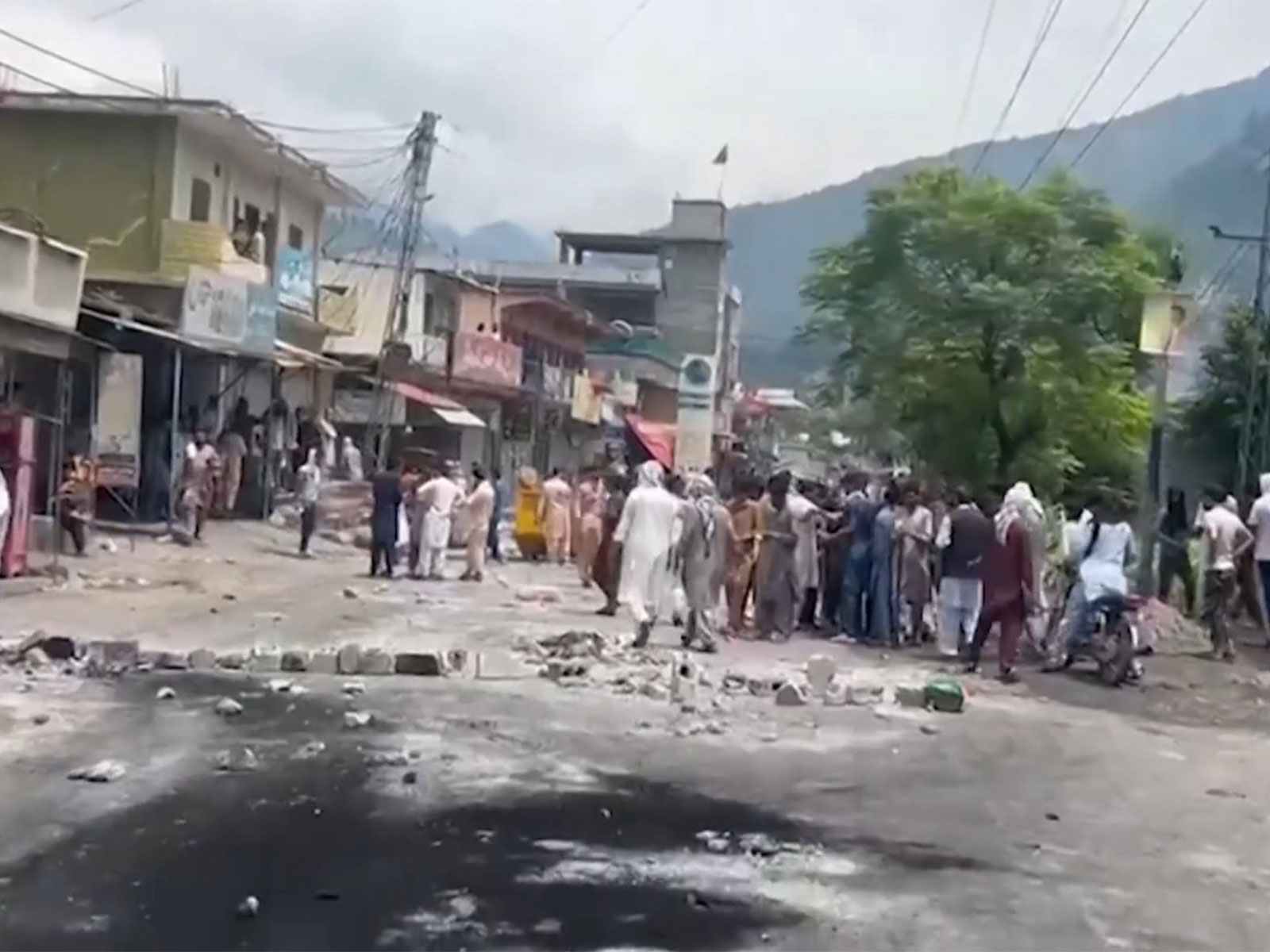 Aftermath of volence in PoJK's Muzaffarabad as tensions continue during the second phase of elections (Photo/Reuters)