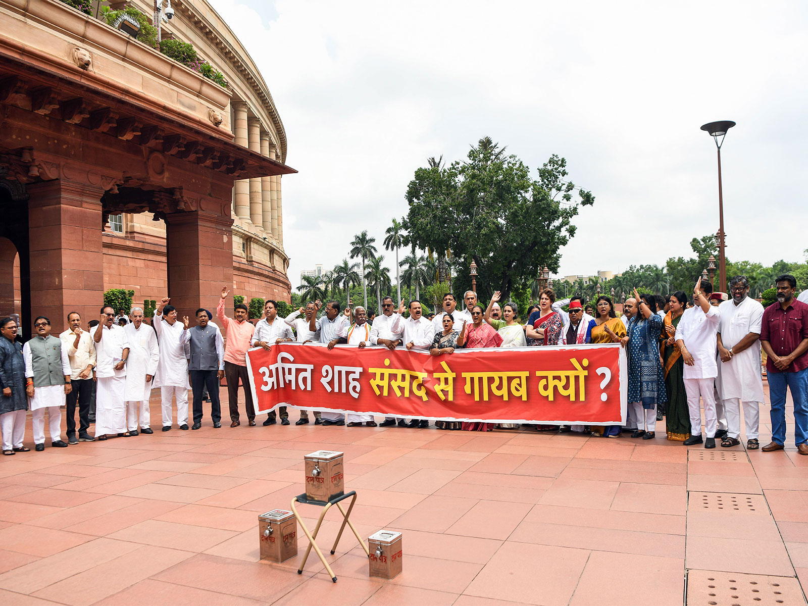 Congress MP Priyanka Gandhi, TMC MP Sagarika Ghose and other Opposition MPs protest at the Makar Dwar of the Parliament (File Photo/ANI)