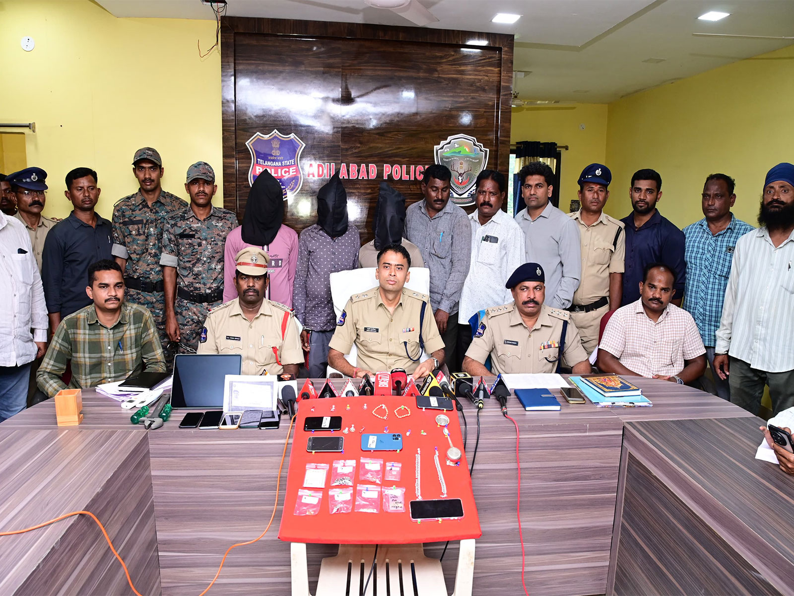 Adilabad District Police successfully solved a burglary case (Photo/Adilabad Police)