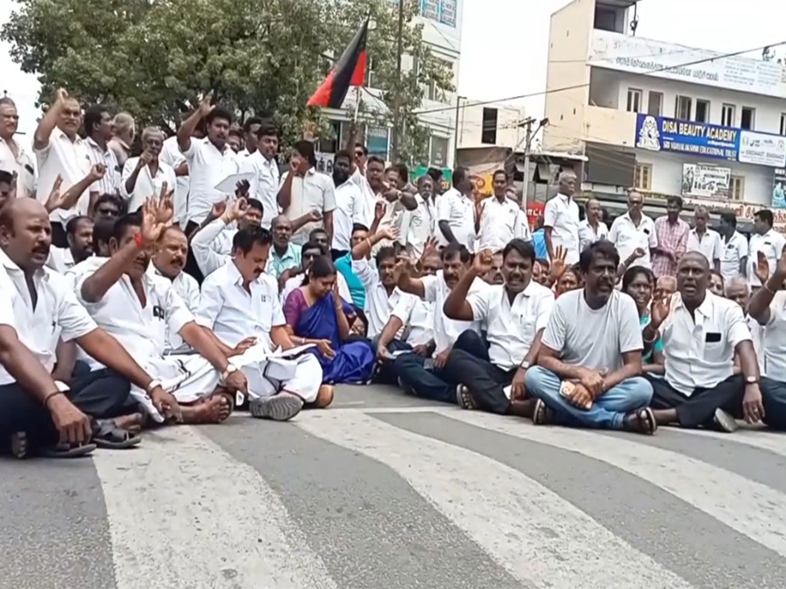 DMK cadres protest against detention Of Udhayanidhi (Photo/ANI)