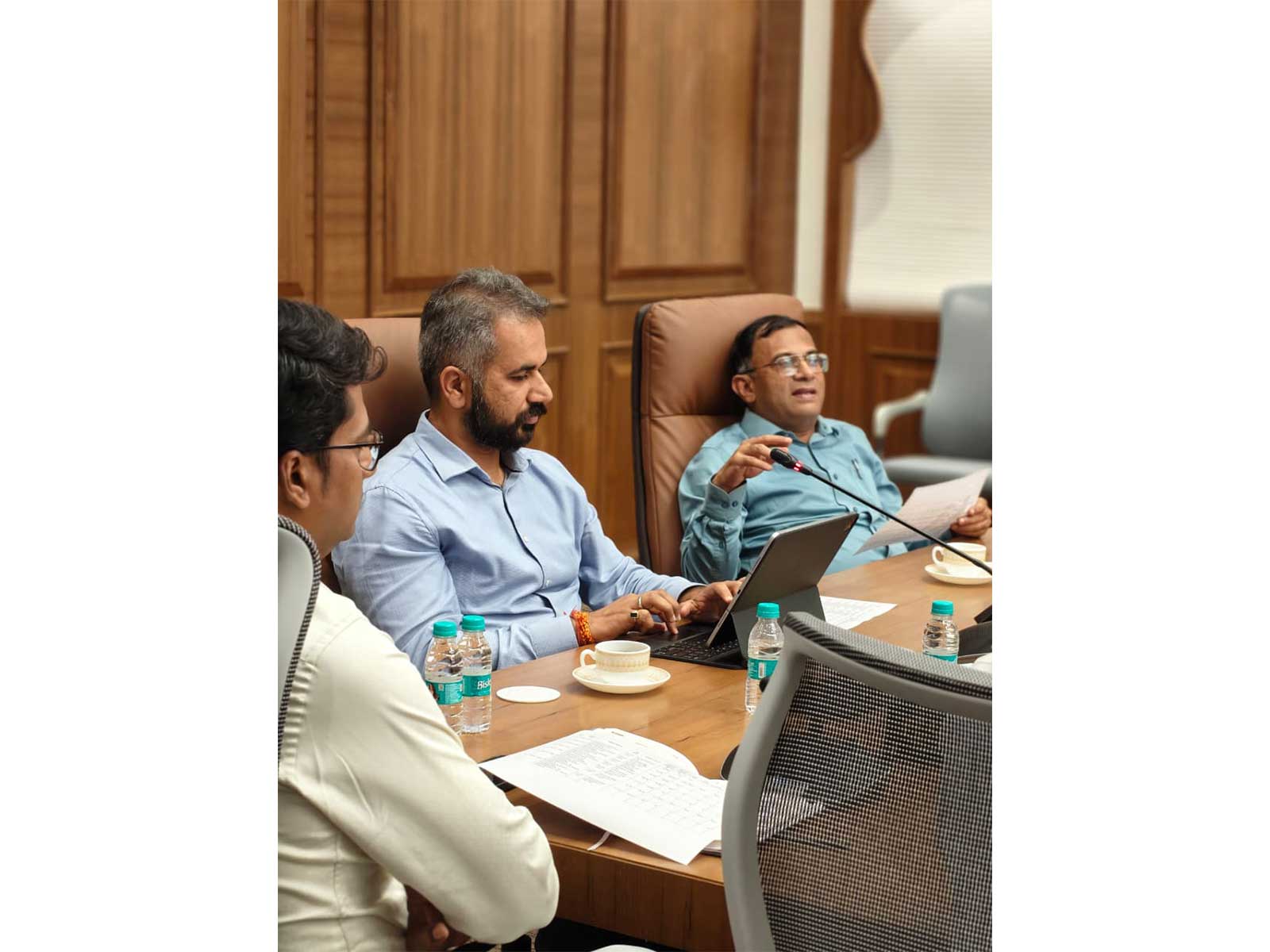 NTKMA Commissioner Shekhar Singh and Dr Kiran Kulkarni, Secretary, Marathi Language and Cultural Affairs Department (Photo/ANI)